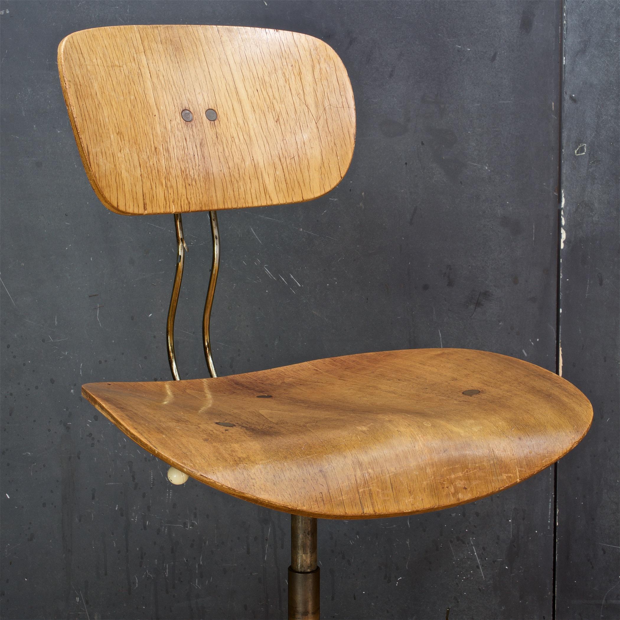 Machine-Made 1950s Egon Eiermann Organic Industrial Bent Plywood Desk Chair SE40 Wilde+Spieth For Sale