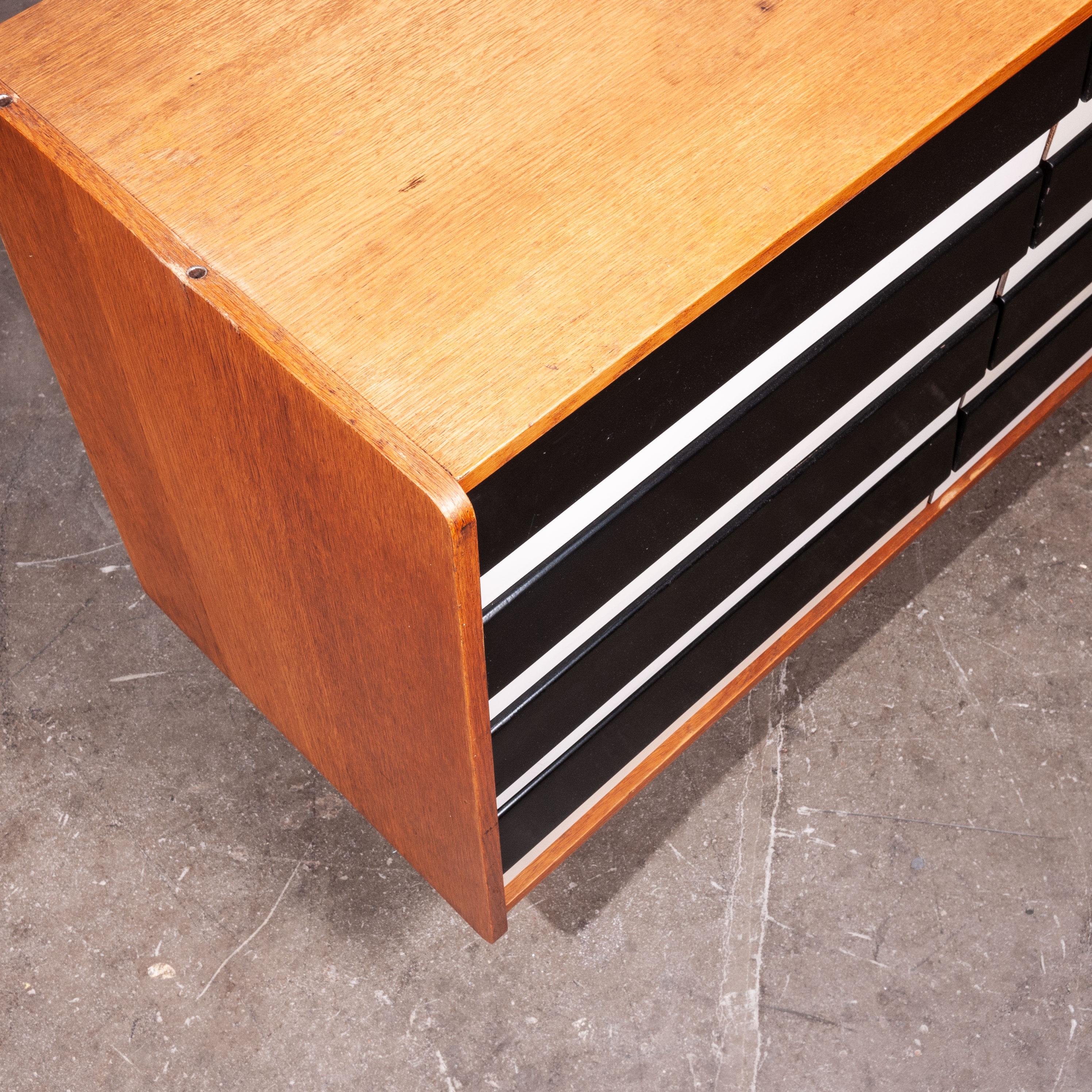 Model U-453, 1950s vintage eight drawer Oak chest of drawers by Jiri Jiroutek for Interieur Praha. These chest of drawers by Praha are increasingly popular due to their practical size and number of drawers and this piece is a great example. Finished