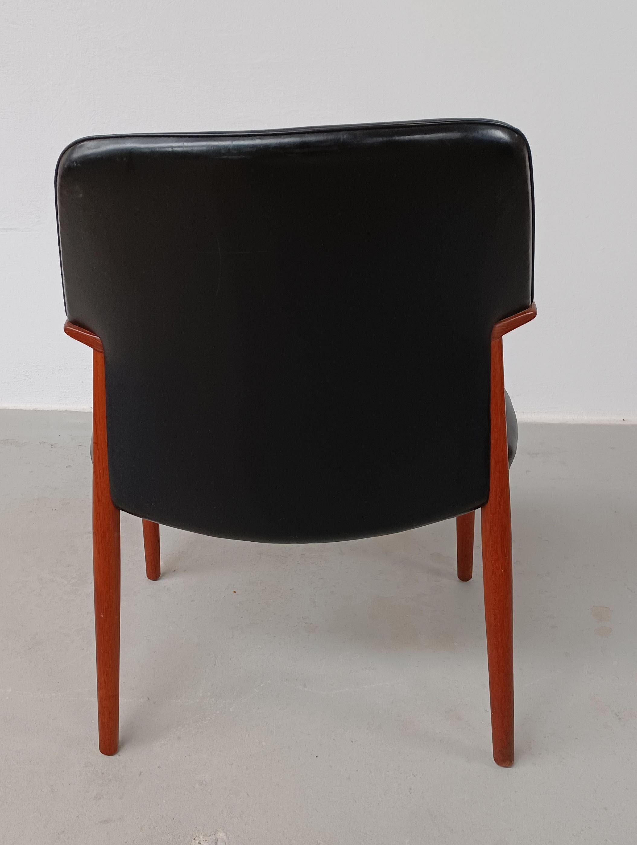 Leather 1950s Ejnar Larsen, Aksel Bender Madsen Fully Restored Customizable Armchair For Sale
