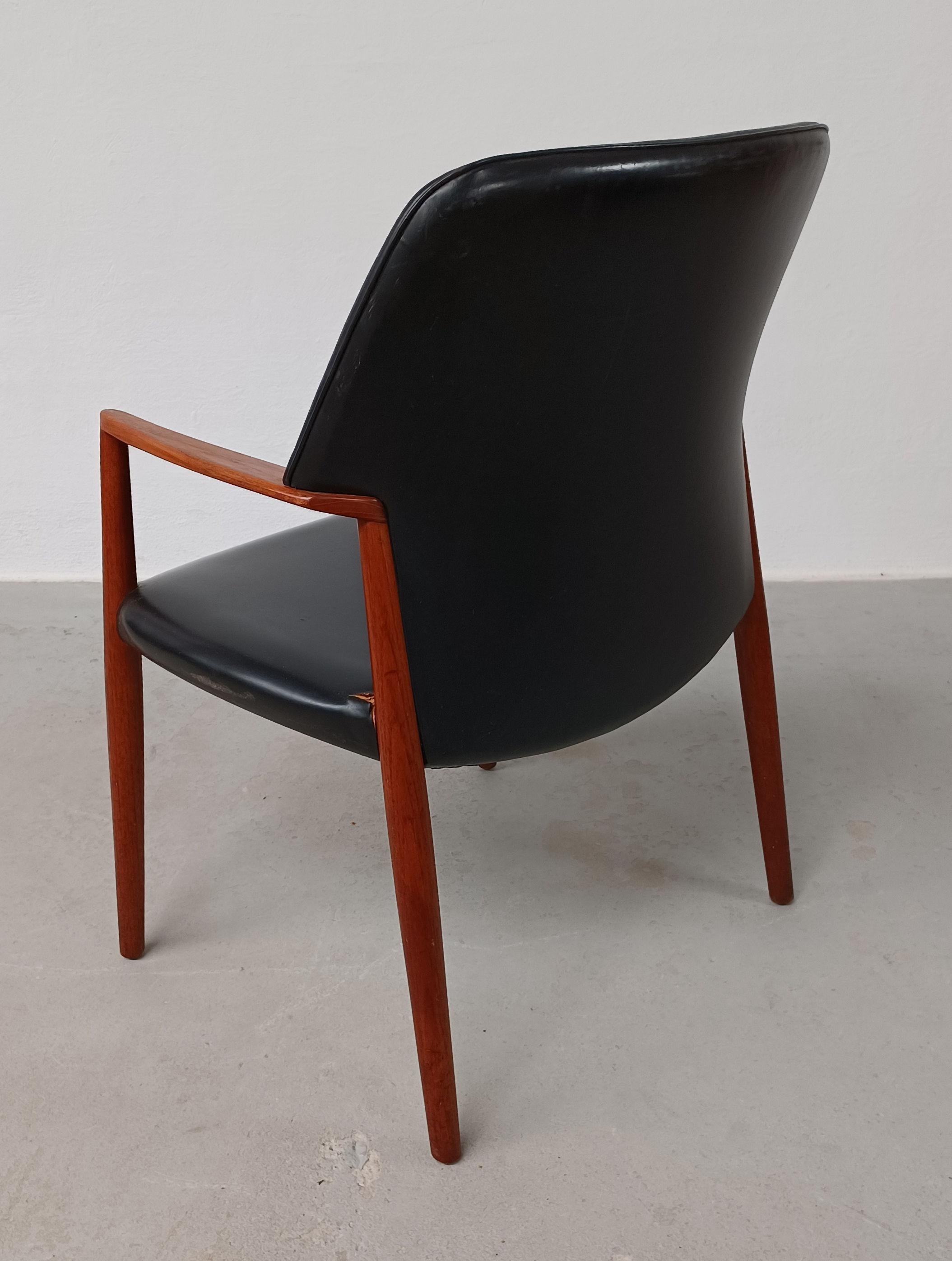 Mid-20th Century 1950s Ejnar Larsen, Aksel Bender Madsen Fully Restored Reupholstered Armchair  For Sale