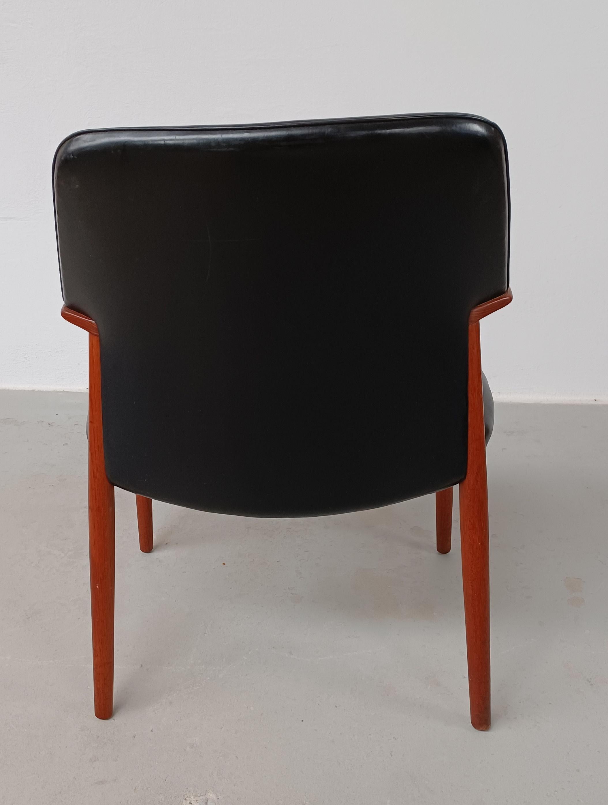 Leather 1950s Ejnar Larsen, Aksel Bender Madsen Fully Restored Reupholstered Armchair  For Sale