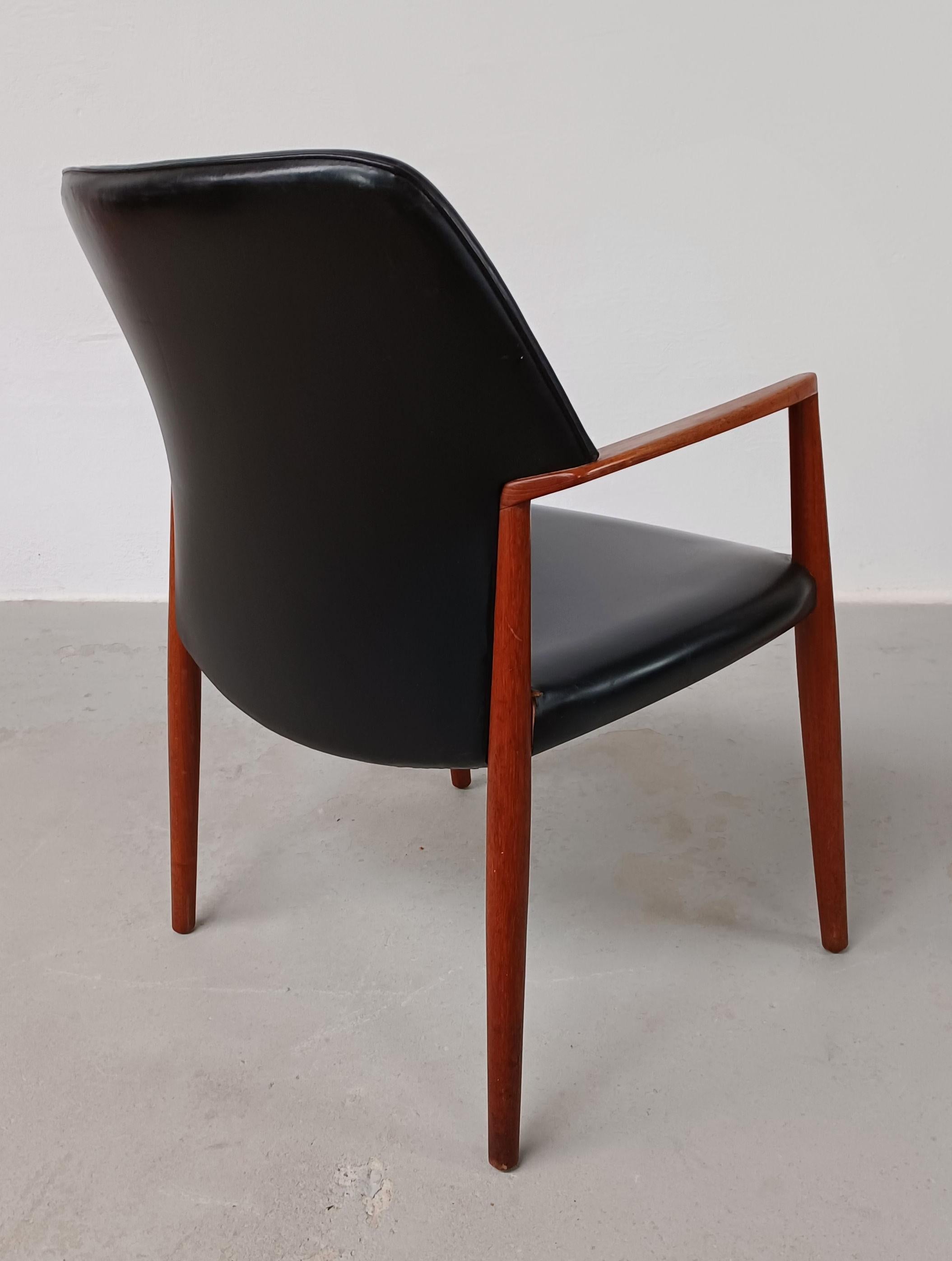 1950s Ejnar Larsen, Aksel Bender Madsen Fully Restored Reupholstered Armchair  For Sale 1