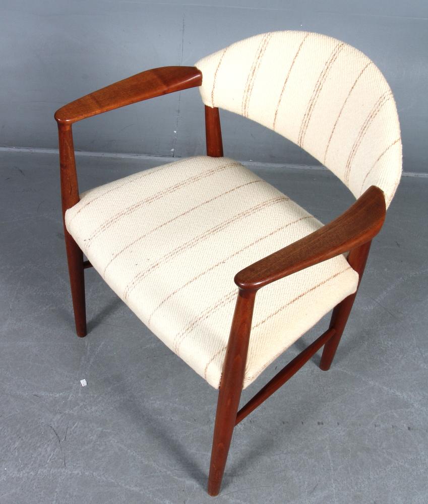 1960s armchair by Ejnar Larsen and Aksel Bender Madsen.

The teak armchair feature a solid teak frame and with curved armrests and backrest that makes the chair look elegant and suitable as a desk chair or a stand alone chair anywhere in your
