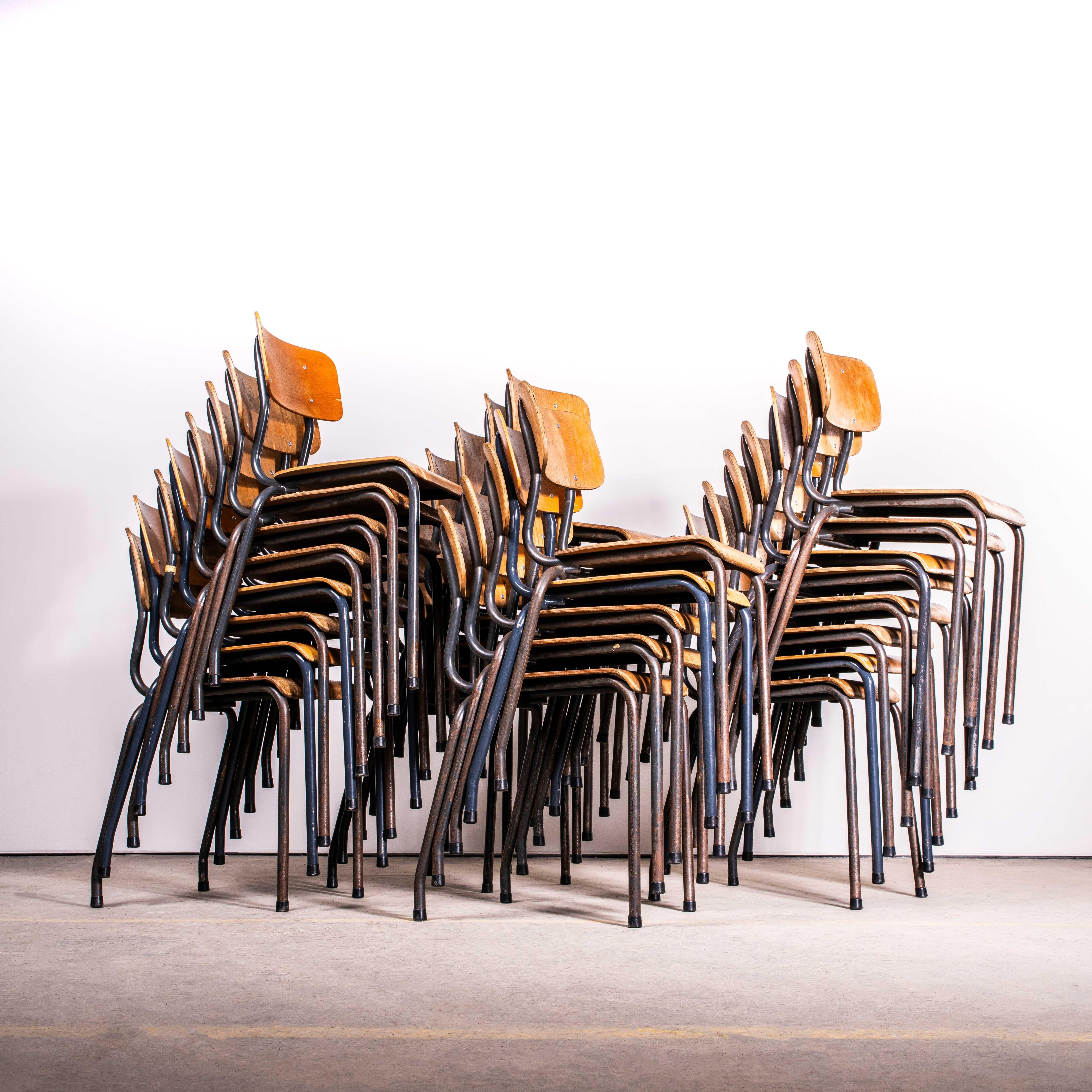1950's Elbe Steel Grey Stacking Dining Chairs - Gute Mengen verfügbar (Niederländisch) im Angebot