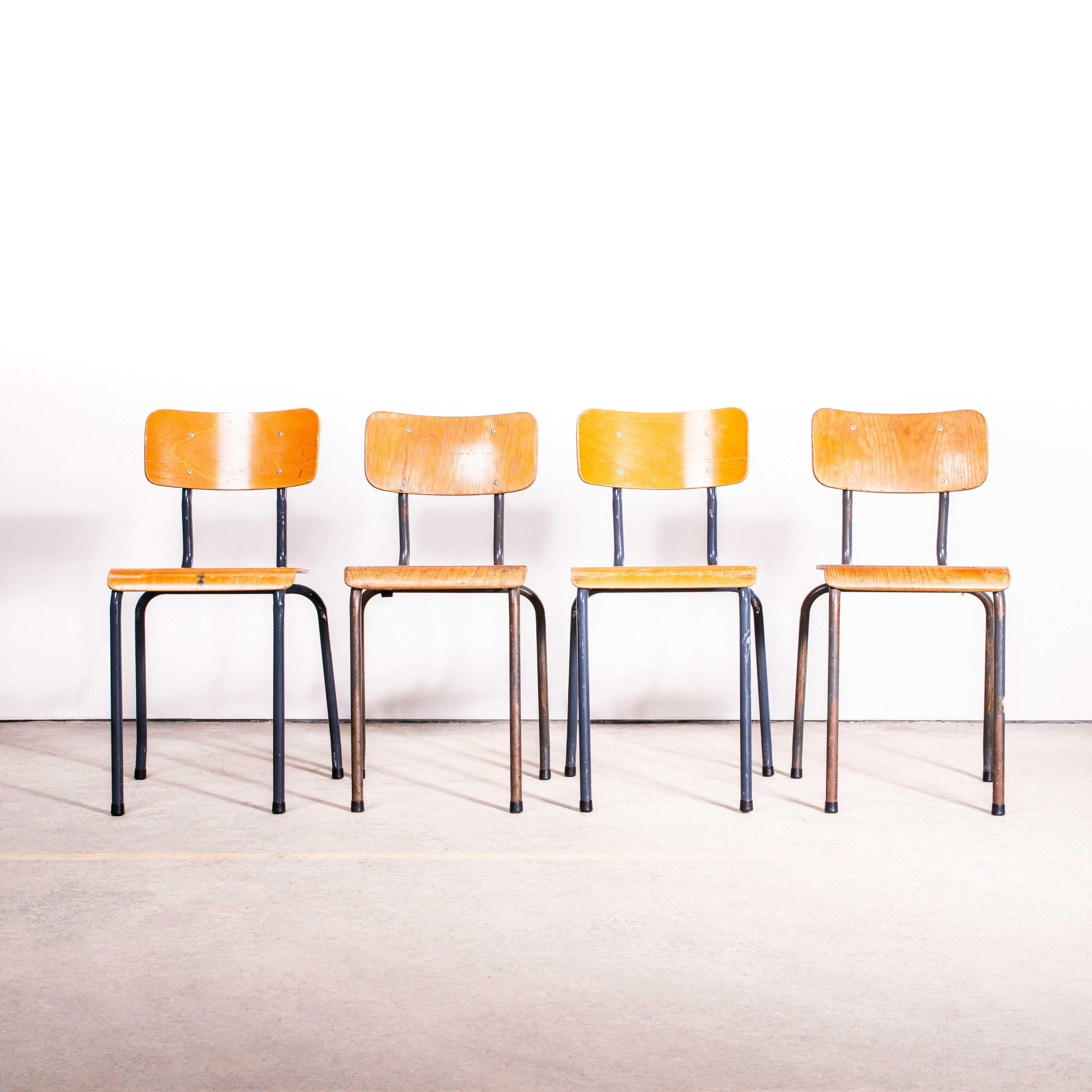 1950's Elbe Steel Grey Stacking Dining Chairs - Gute Mengen verfügbar (Mitte des 20. Jahrhunderts) im Angebot