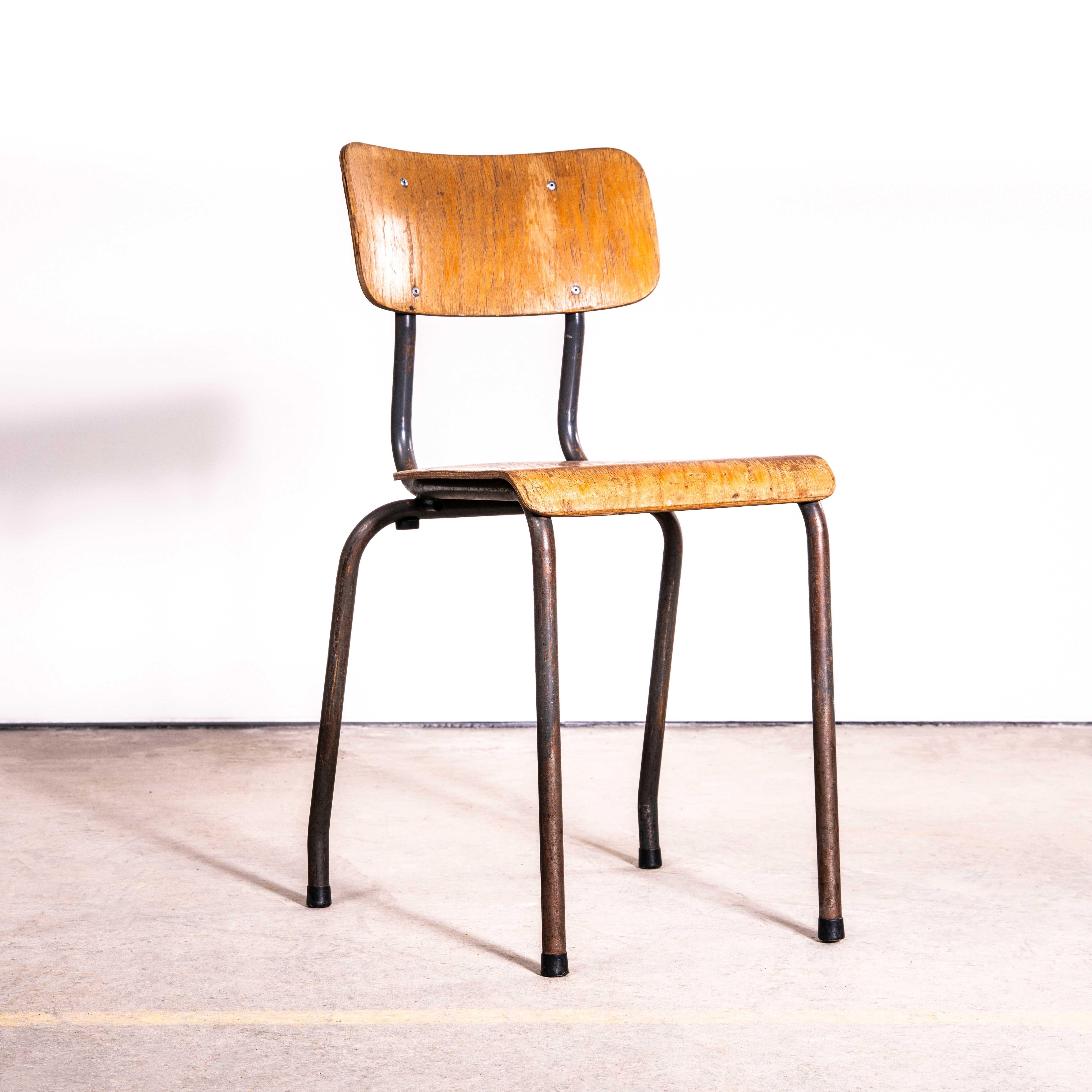 1950's Elbe Steel Grey Stacking Dining Chairs - Gute Mengen verfügbar im Angebot 3