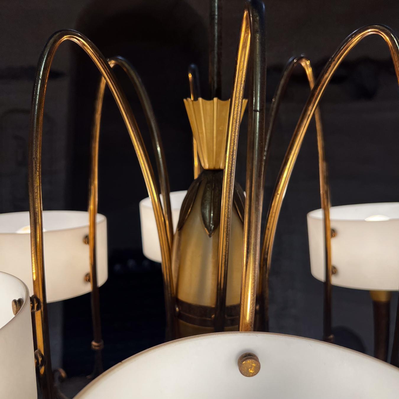 1950er Elegance Skulpturale Sechs-Arm-Kronleuchter Multi Tone Brass Italien im Angebot 1