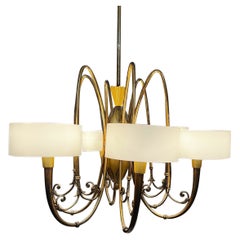 Eleganza anni '50 Lampadario scultoreo a sei bracci in ottone multitono Italia