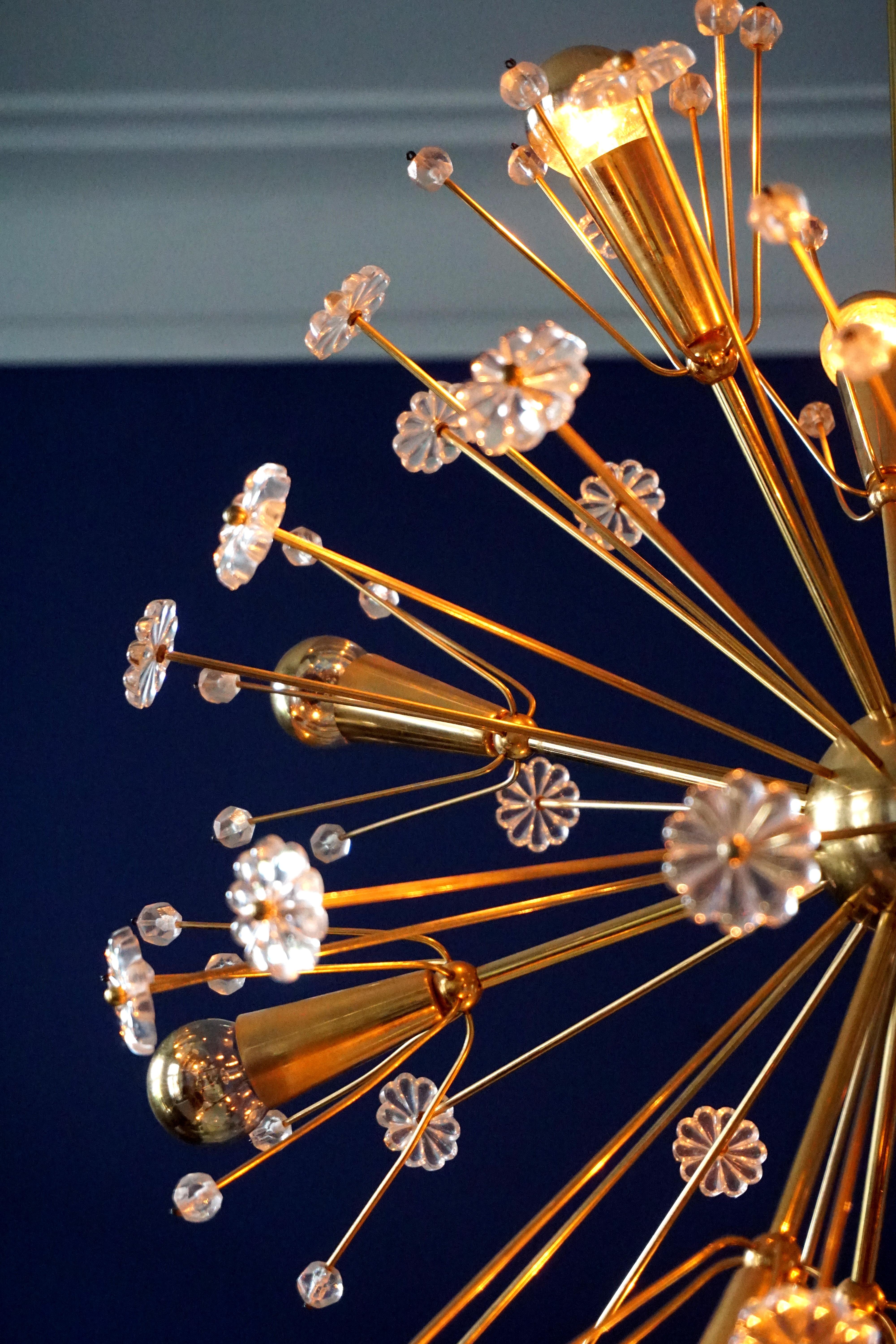 1950s Elegant gilt Starburst Sputnik Snowflake Chandelier from Emil Stejnar  In Good Condition In Halle, DE