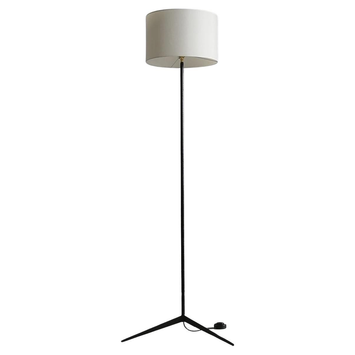 1950er Jahre Elegante italienische modernistische Stehlampe aus Eisen im Angebot