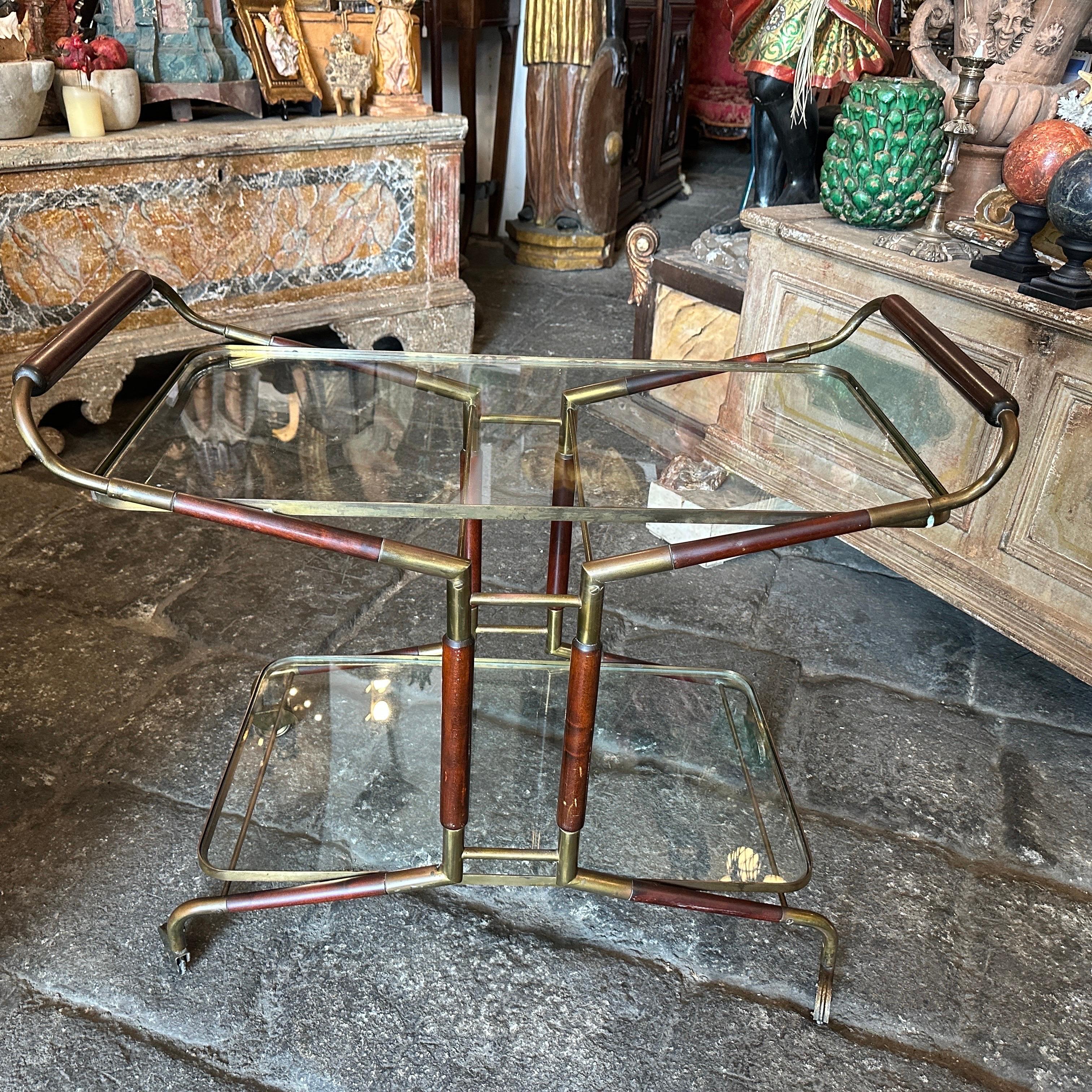 1950s Elegant Mid-Century Modern Brass Wood and Glass Bar Cart by Cesare Lacca 5
