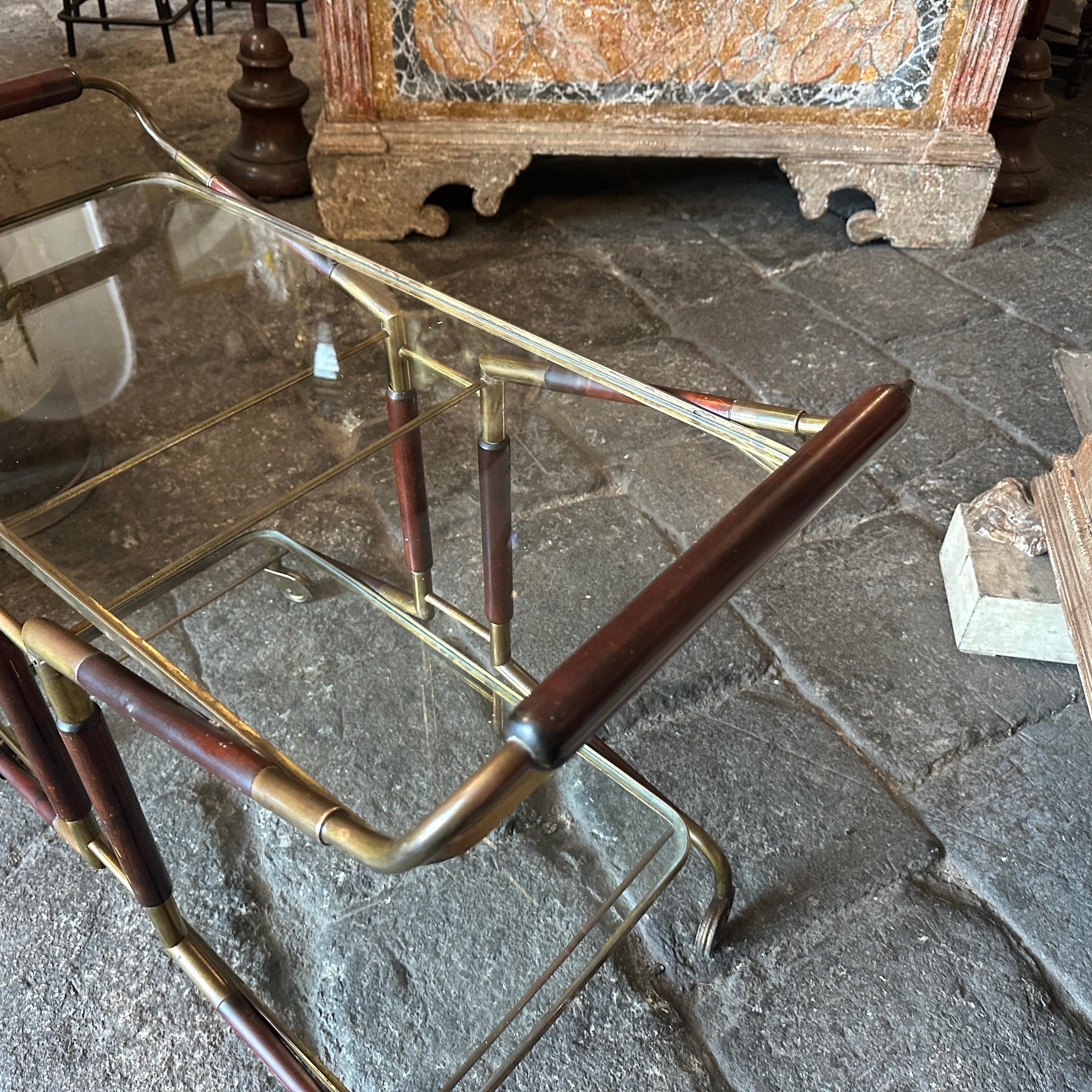 1950s Elegant Mid-Century Modern Brass Wood and Glass Bar Cart by Cesare Lacca 6