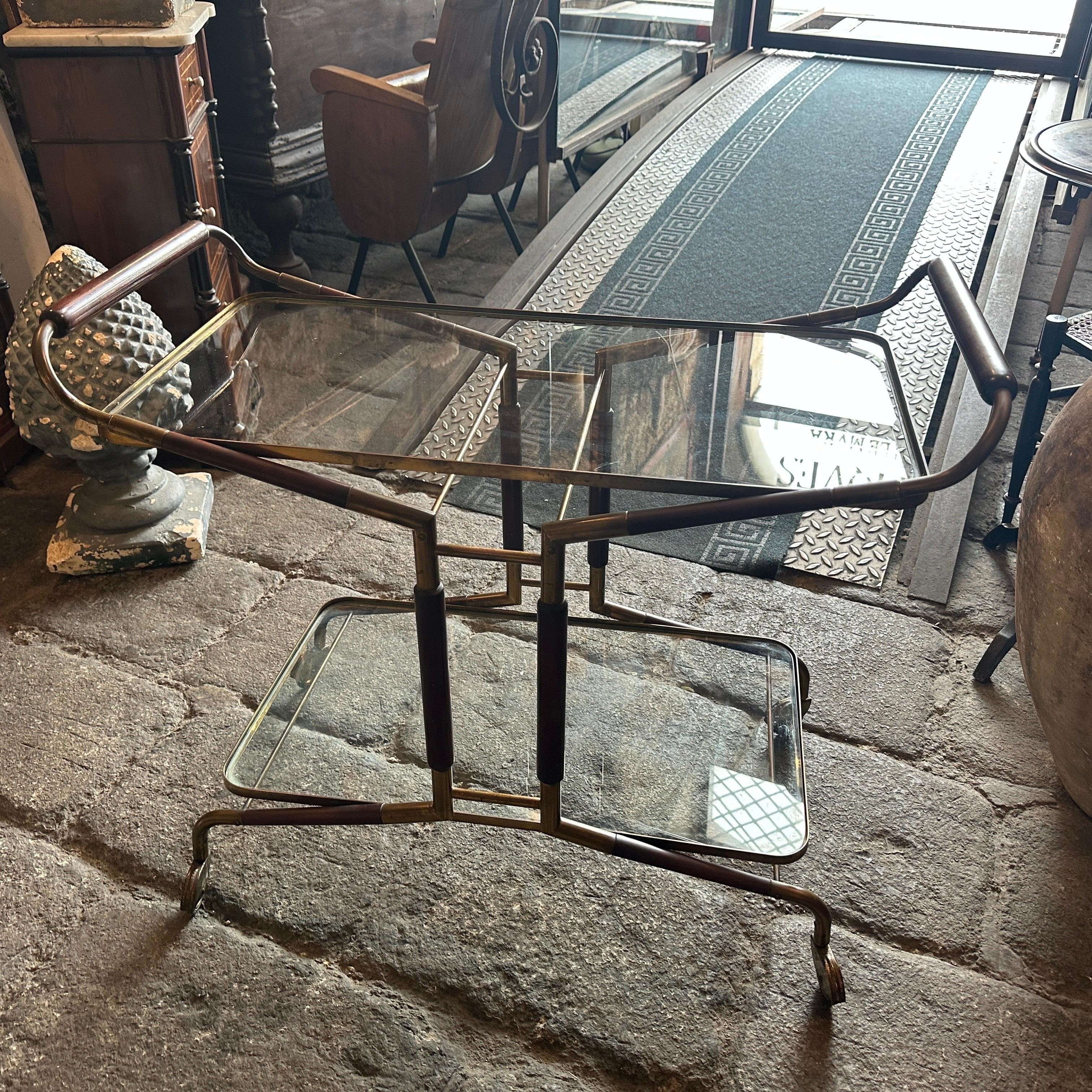 1950s Elegant Mid-Century Modern Brass Wood and Glass Bar Cart by Cesare Lacca In Good Condition In Catania, Sicilia