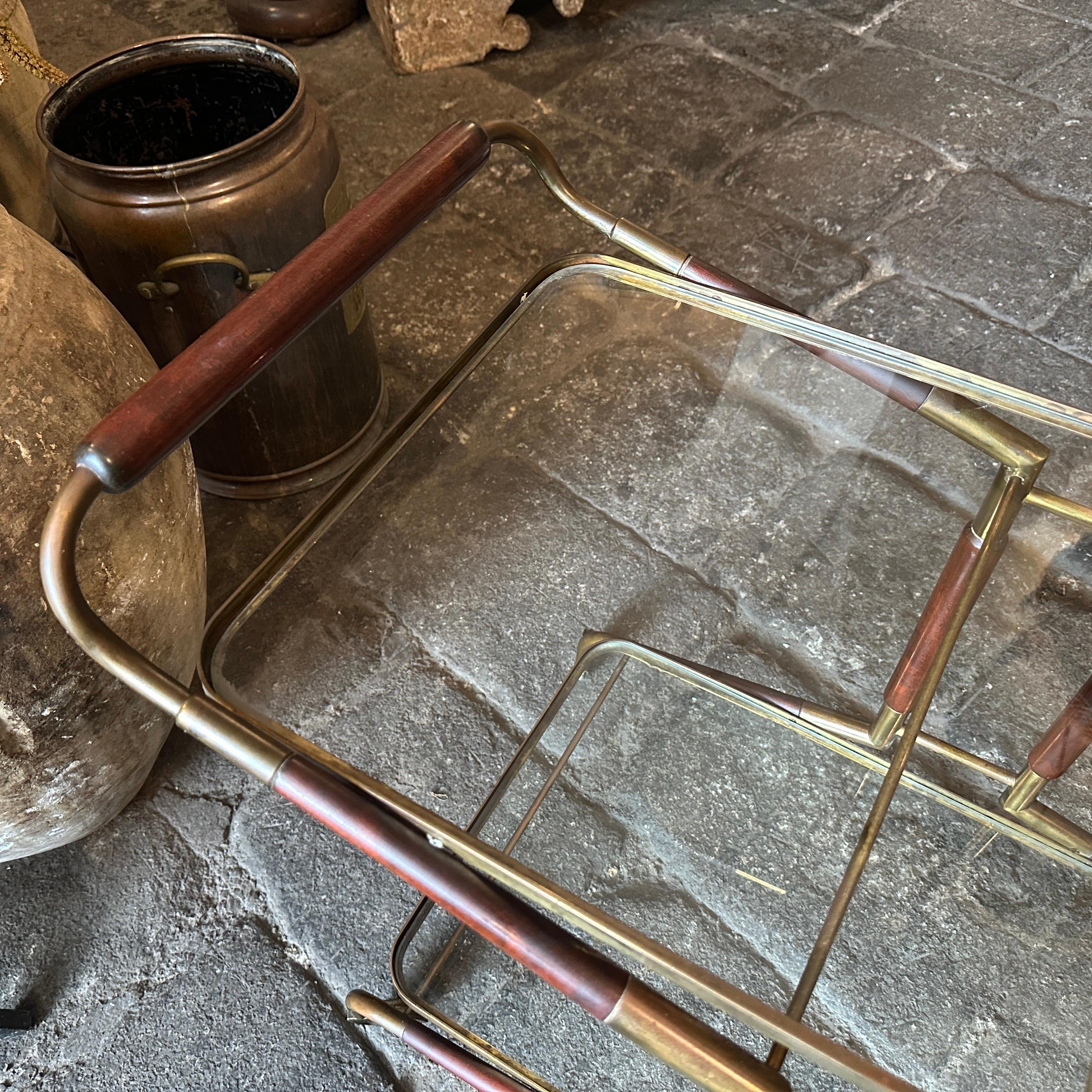 1950s Elegant Mid-Century Modern Brass Wood and Glass Bar Cart by Cesare Lacca 4