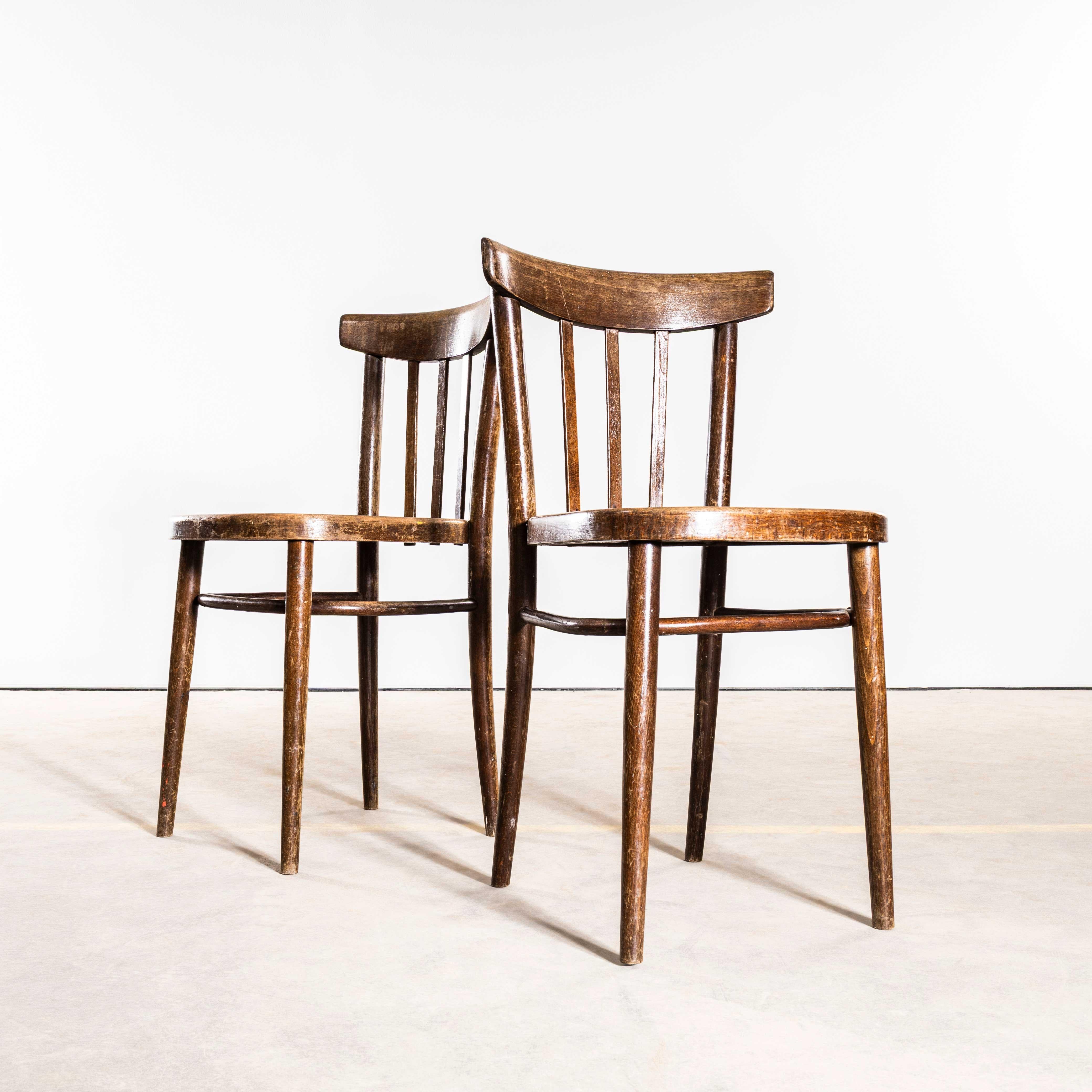 1950er Jahre Elegante hohe Bugholz-Esszimmerstühle von Ton - Vierer-Set im Angebot 1