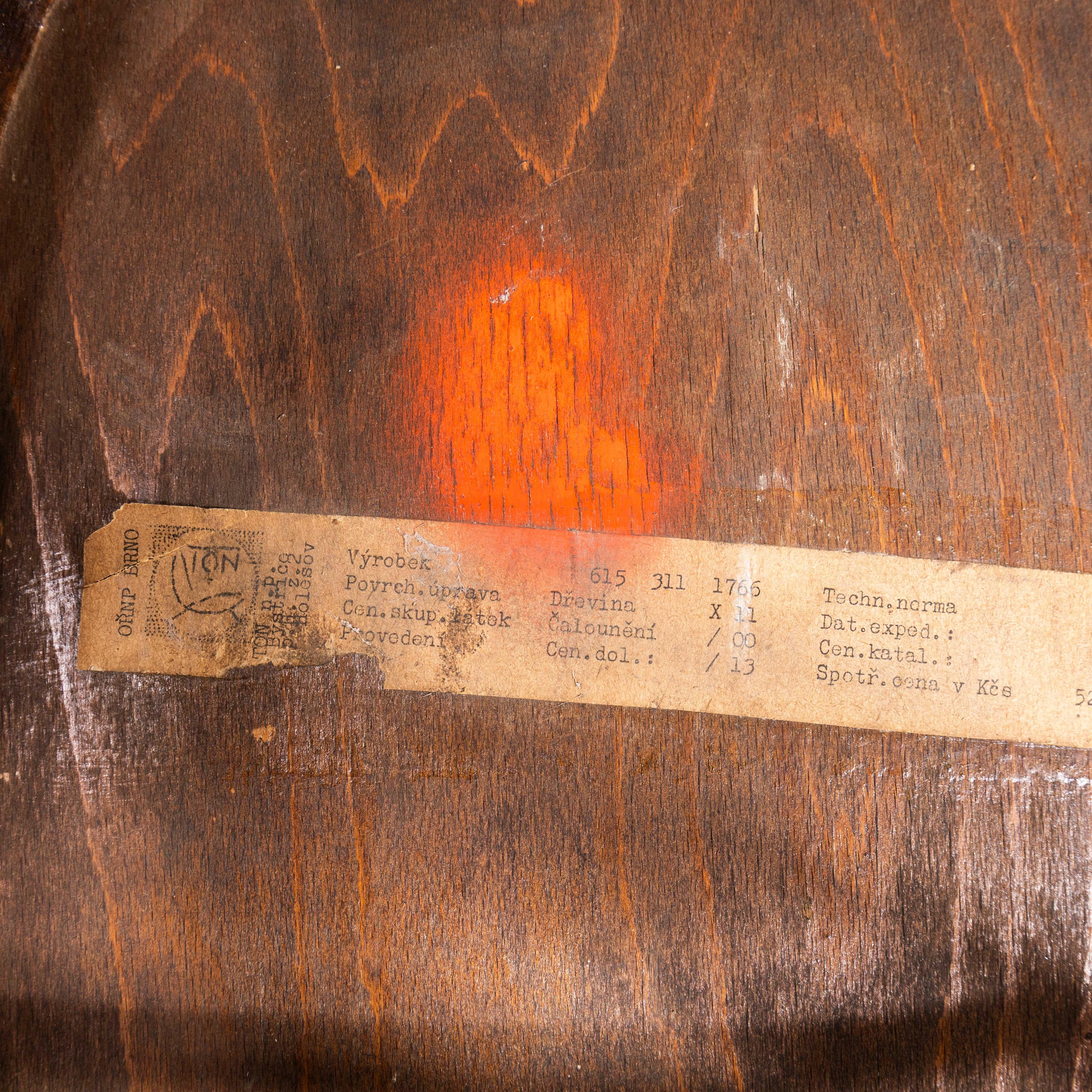 1950er Jahre Elegante hohe Bugholz-Esszimmerstühle von Ton - Vierer-Set im Angebot 3