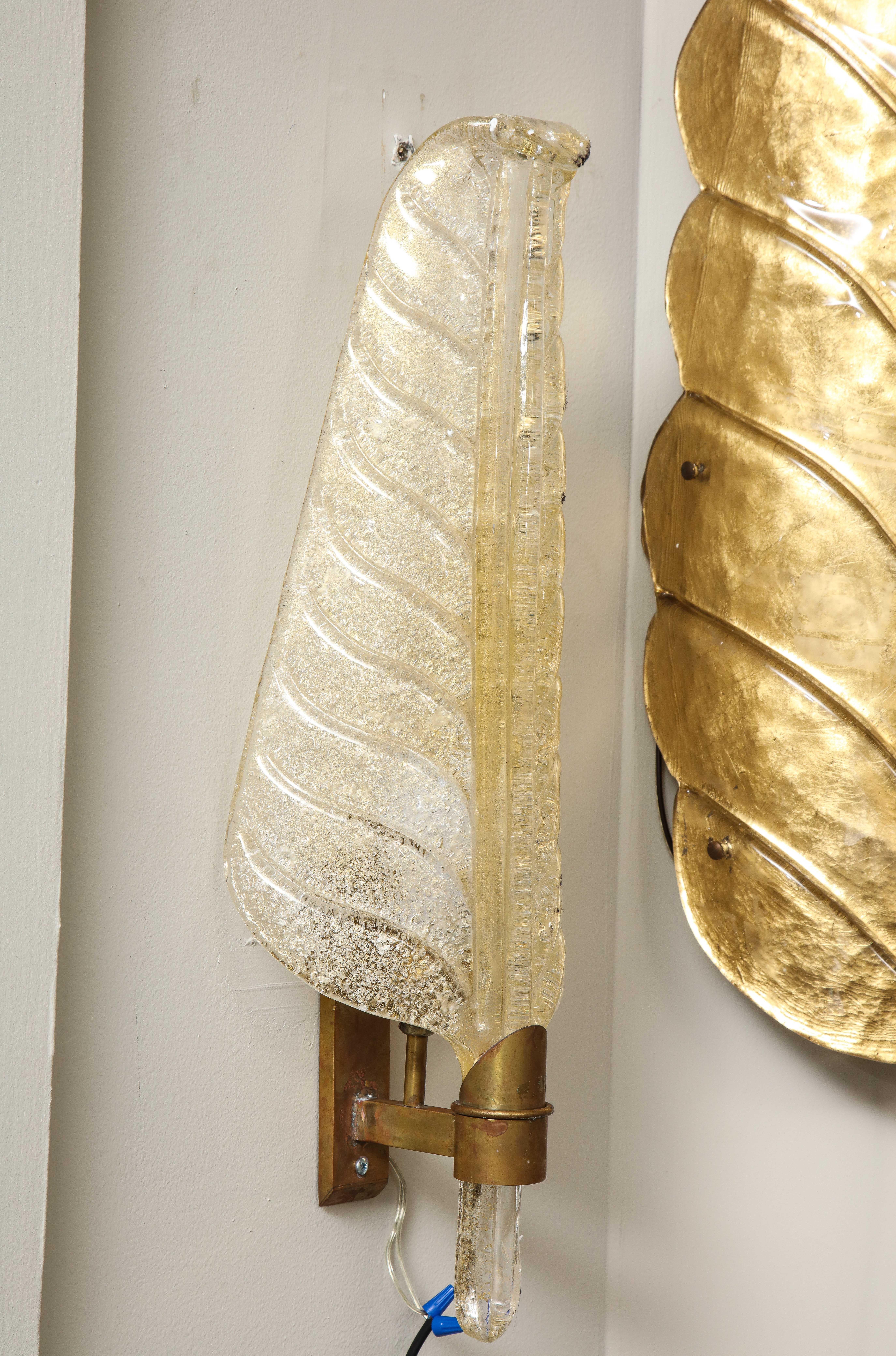 20th Century 1950s Elegant Vintage Barovier Gold Incrusted Murano Glass Feather Wall Sconces