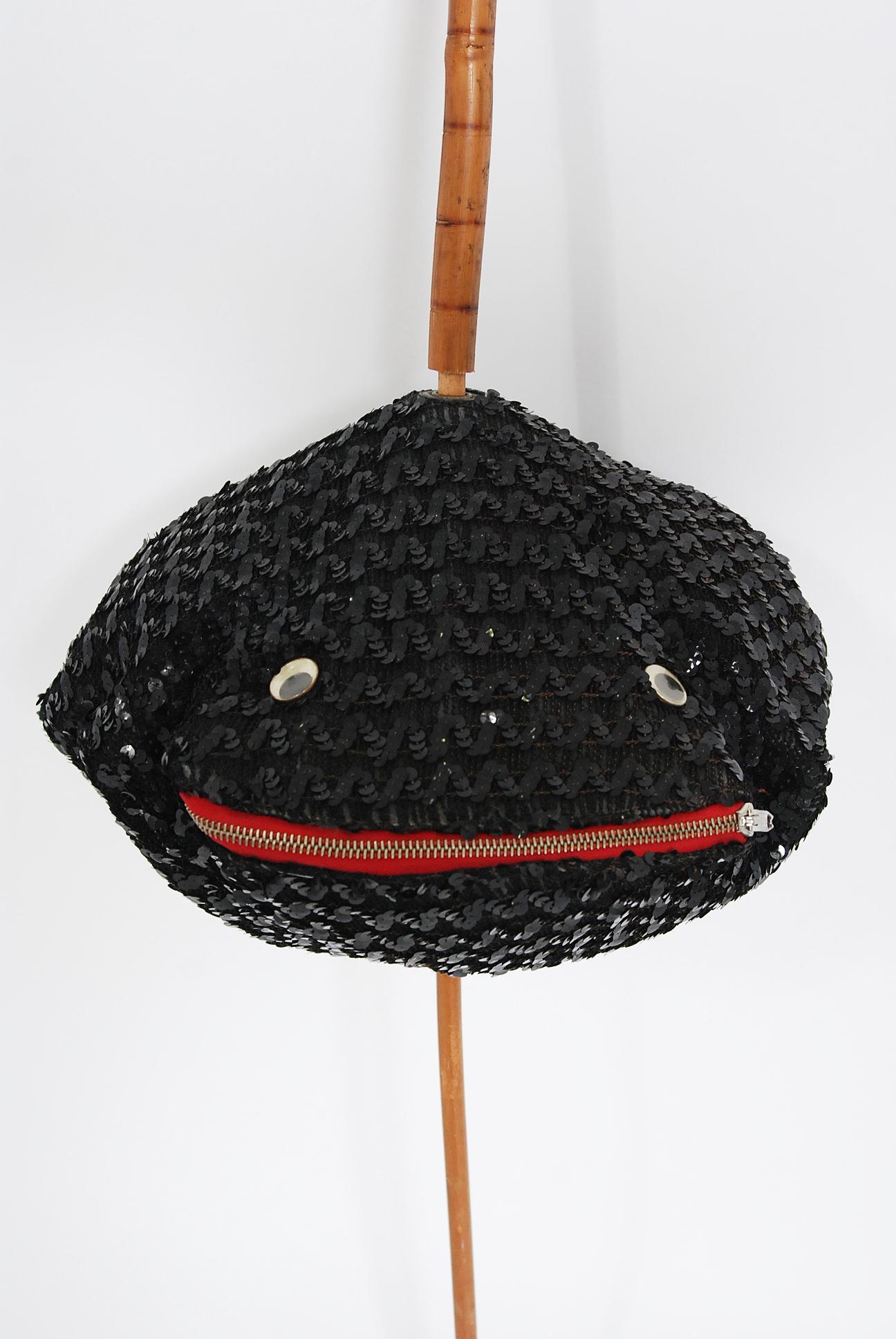 Archive 1950 Elsa Schiaparelli Documenté Sequin Blowfish Bamboo Cane Porte-monnaie Bon état - En vente à Beverly Hills, CA