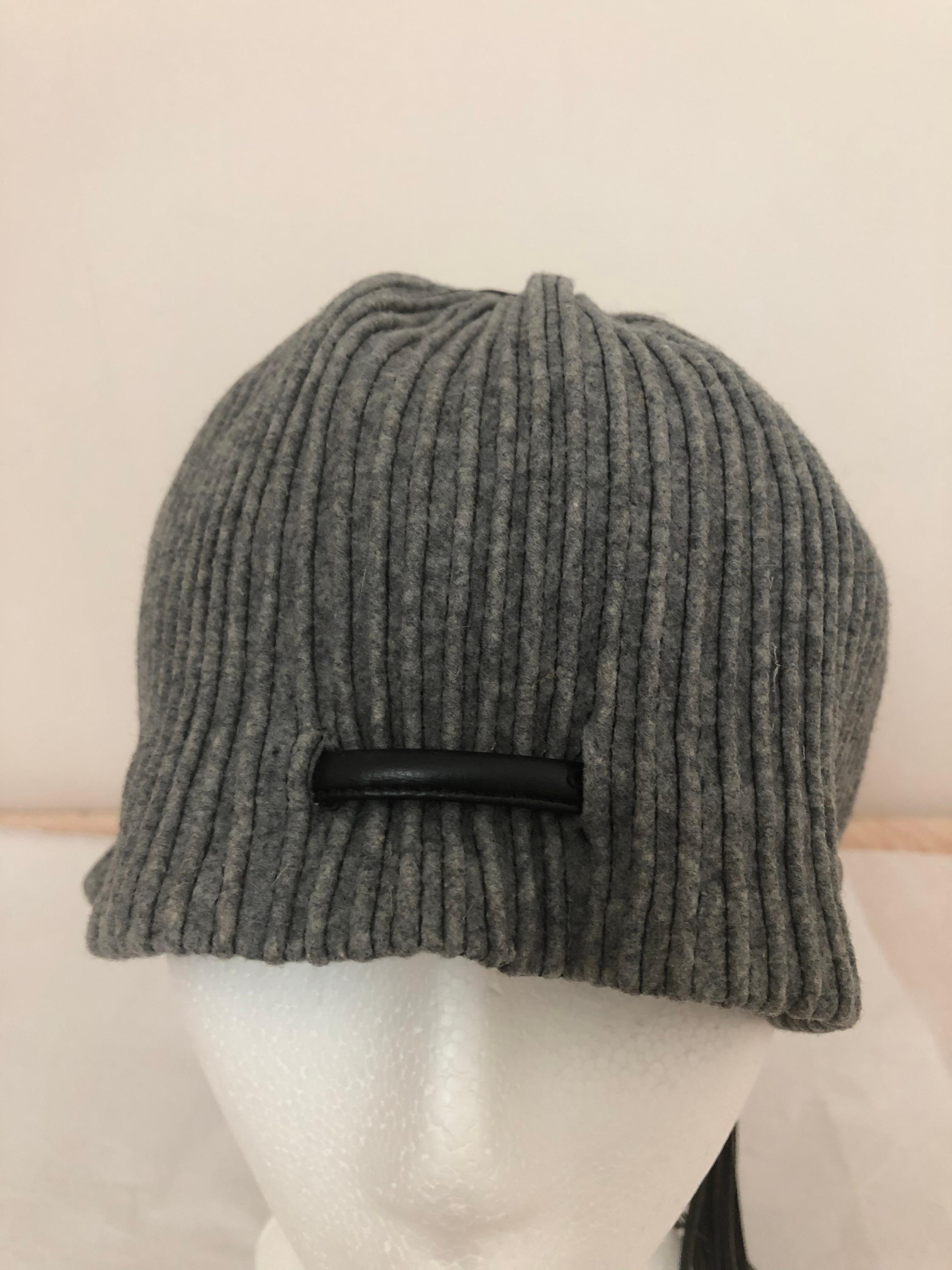 Gray 1950s Elsa Schiaparelli Ribbed Wool and Leather Cloche