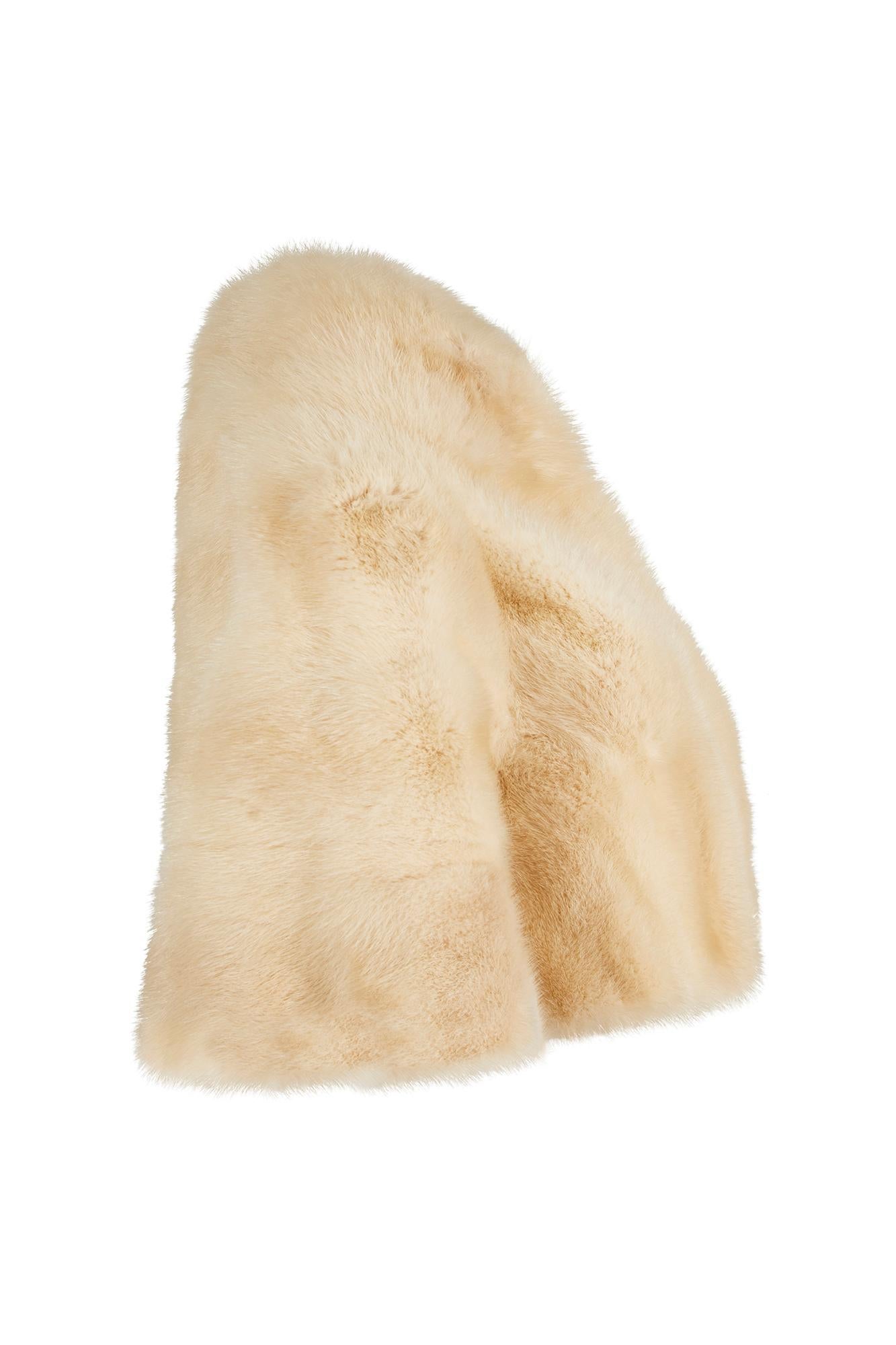 This exceptional 1950s silk lined tourmaline mink fur caplet is by American mink fur furrier collective EMBA, a group that specialised in rare and sought after shades of mink pelt for high end markets. This pale ivory or 