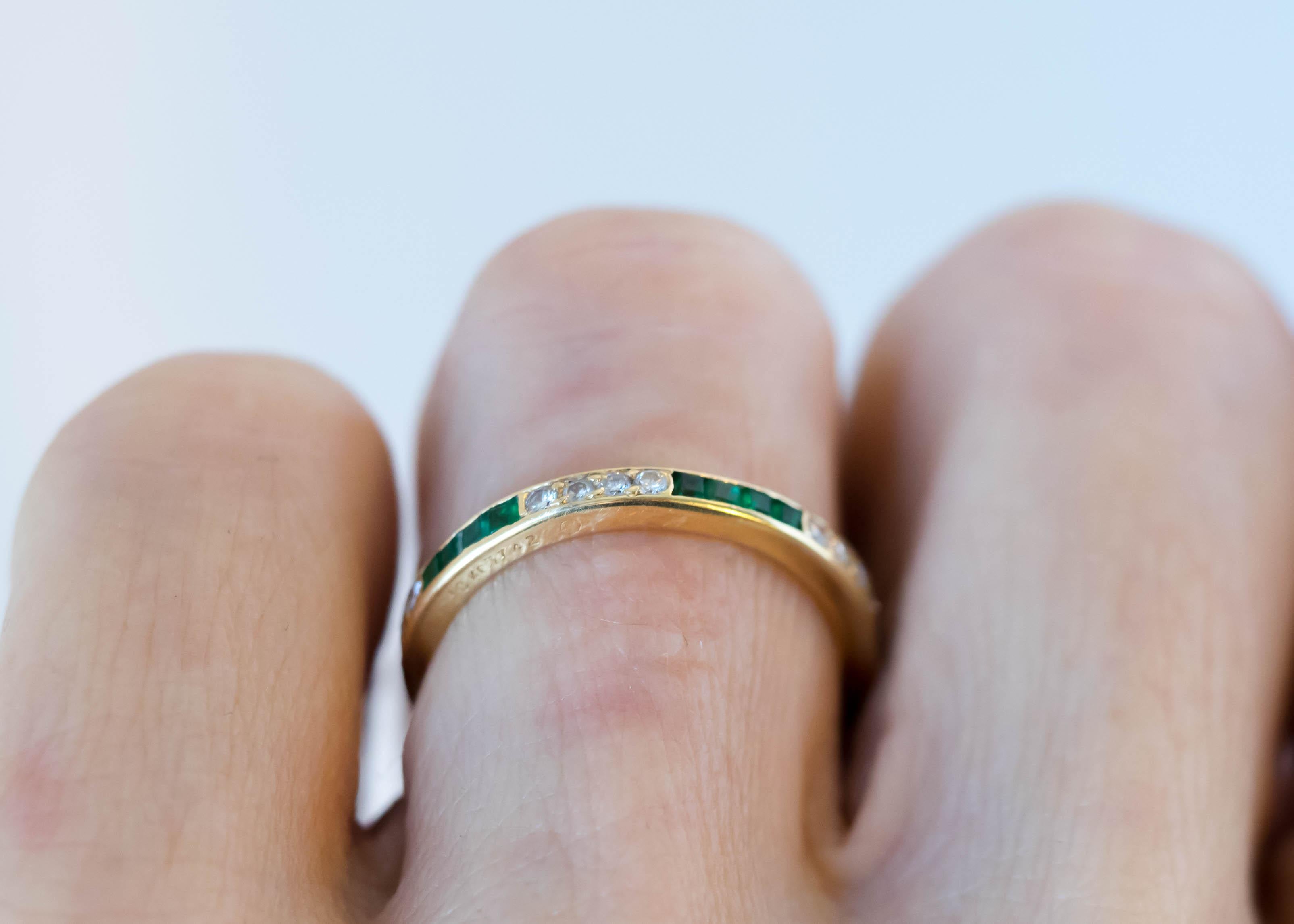 1950s Emerald and Diamond Eternity Band in 18 Karat Yellow Gold In Good Condition For Sale In Atlanta, GA