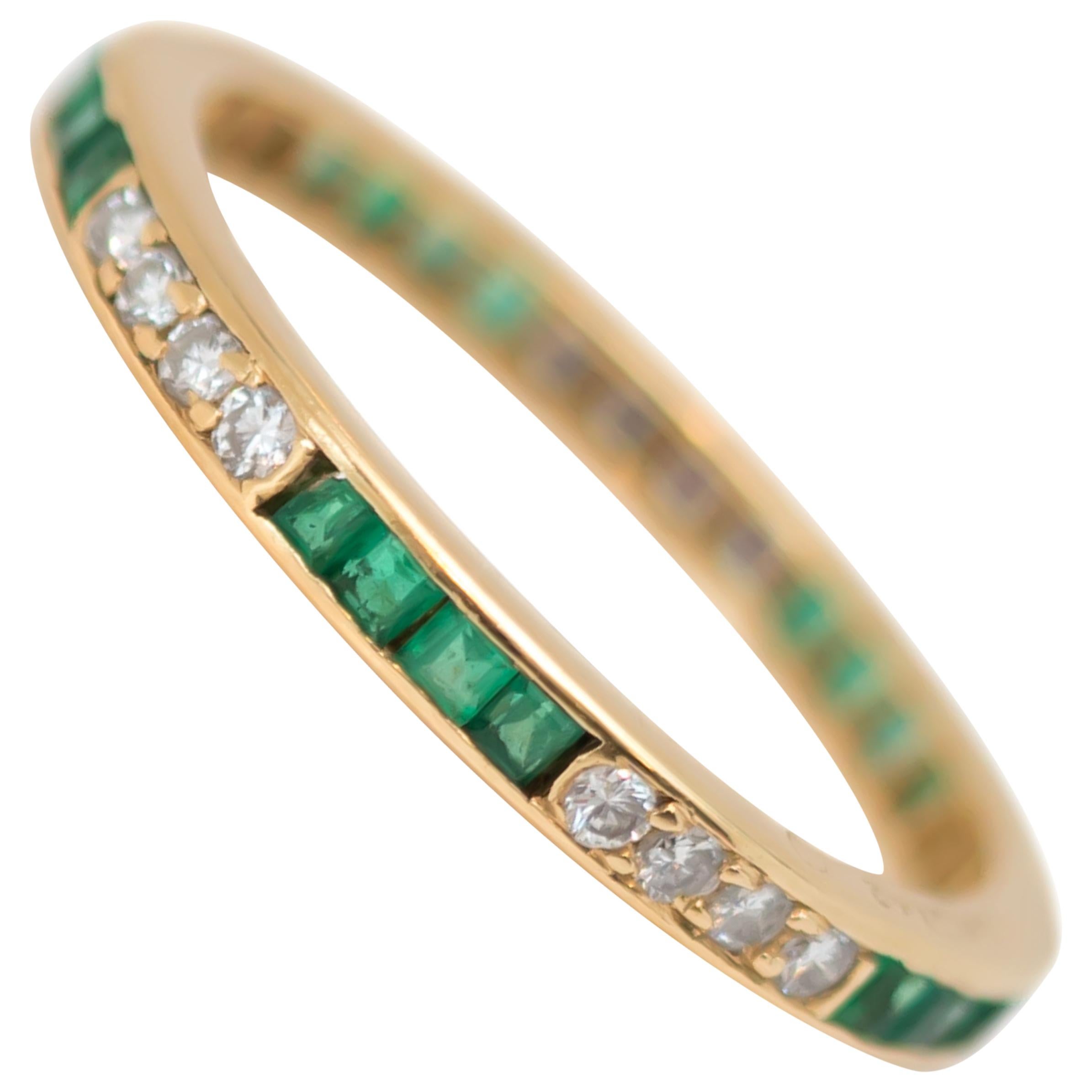 Memoryring aus 18 Karat Gelbgold mit Smaragd und Diamant aus den 1950er Jahren im Angebot