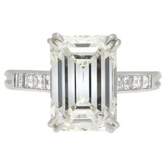 Bague en platine avec diamant taille émeraude des années 1950