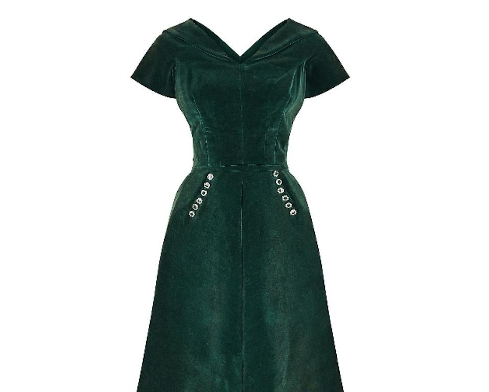 1950s Emerald Green Velvet Evening Dress with Crystal Buttons In Good Condition In London, GB