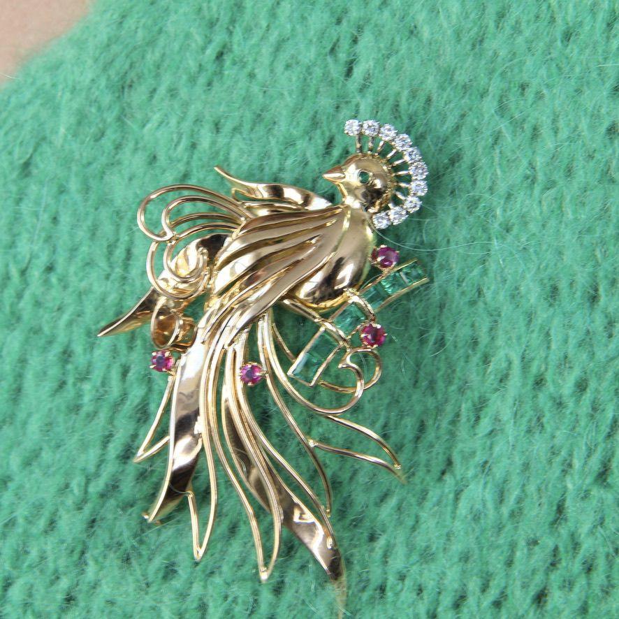 1950s Emerald Ruby Diamonds 18 Karat Yellow Gold Bird of Paradise For Sale 2