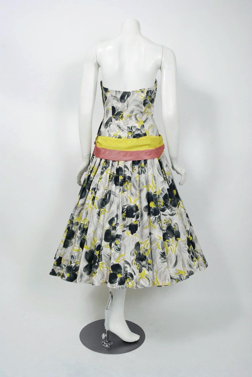 Vintage 1950's Emma Domb Grey Chartreuse Floral Print Cotton Strapless Sun Dress In Good Condition In Beverly Hills, CA