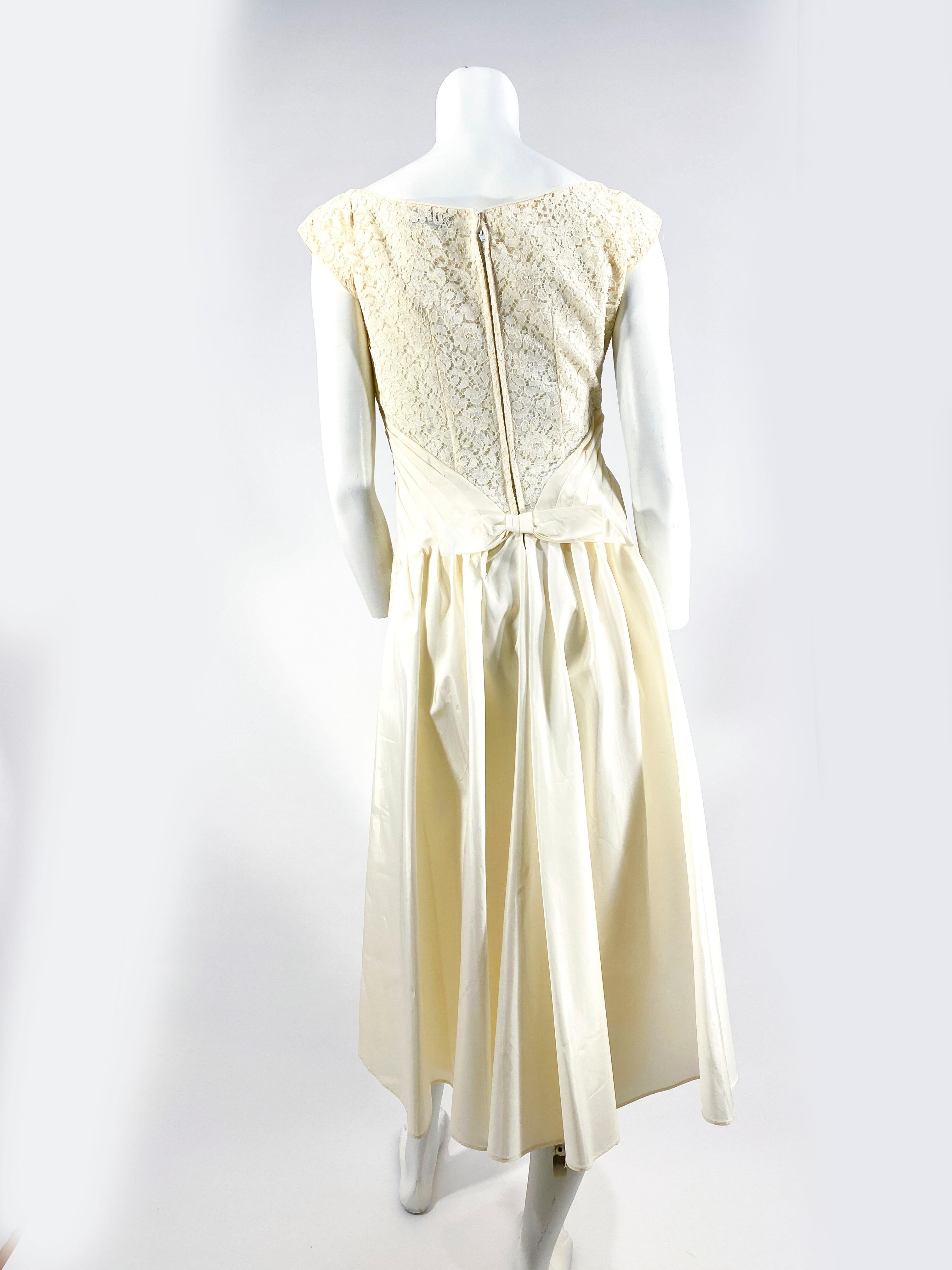 1950s Emma Domb Off-white Lace Dress with Taffeta Waist and Draped back In Good Condition For Sale In San Francisco, CA
