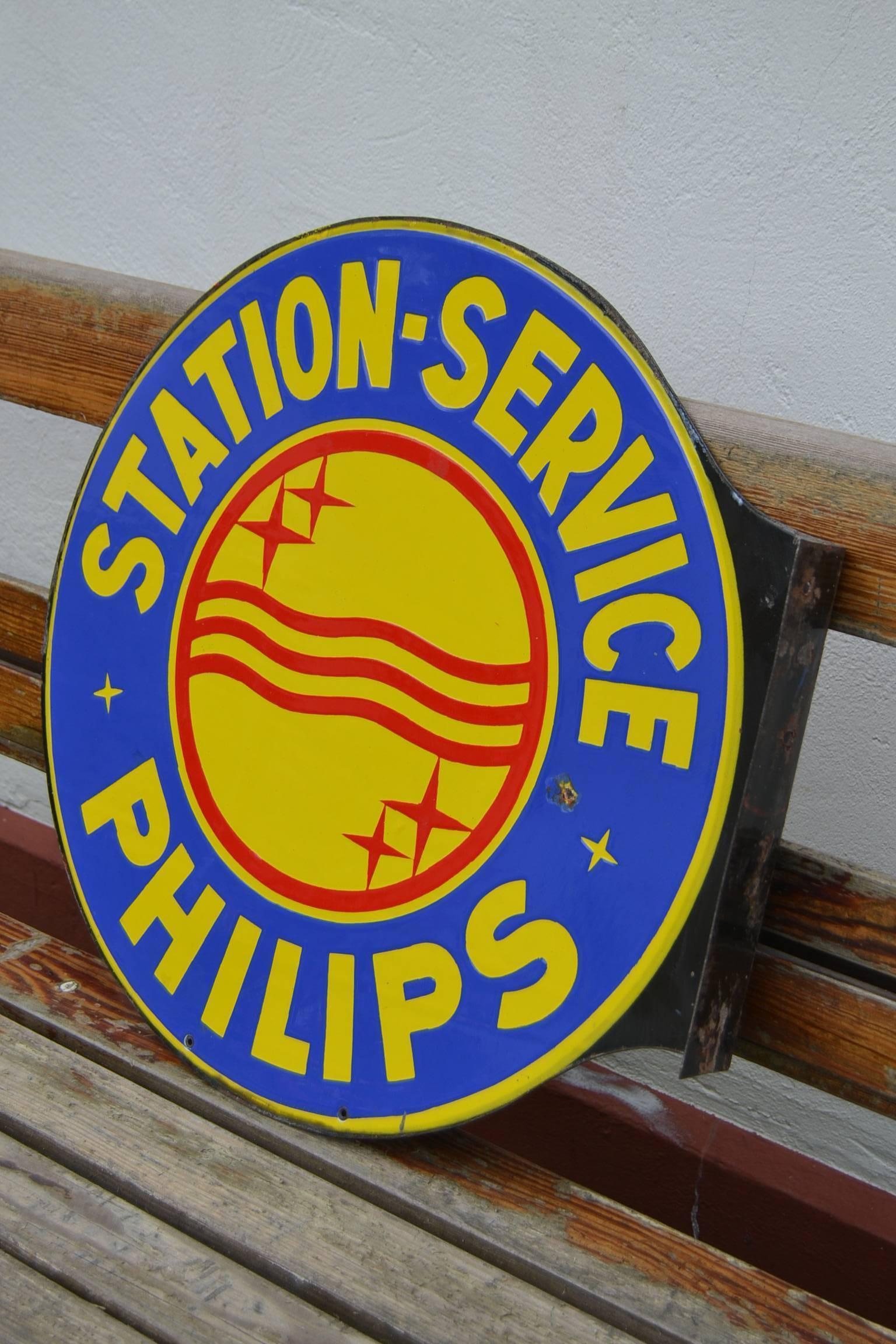 Double-sided vintage enamel advertising display - wall sign - Façade - front sign for Philips Station-Service - Philips Radio 1950s.
Nice round sign with the colors blue, yellow and red.
This porcelain sign can be hung on the wall and be shown and