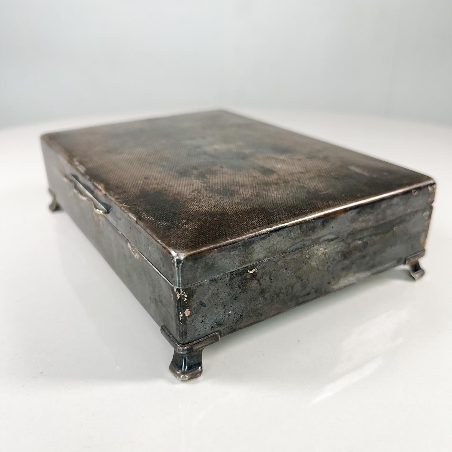 1950s England Fancy Aristocrat vintage silverplate keepsake box
Measures: 2 tall x 4.88 dwepth x 6.63 width
Wood lined
Maker stamped made in England Aristocrat H.E.P.N.S.B
Preowned unrestored fair vintage condition
Review all images.
 