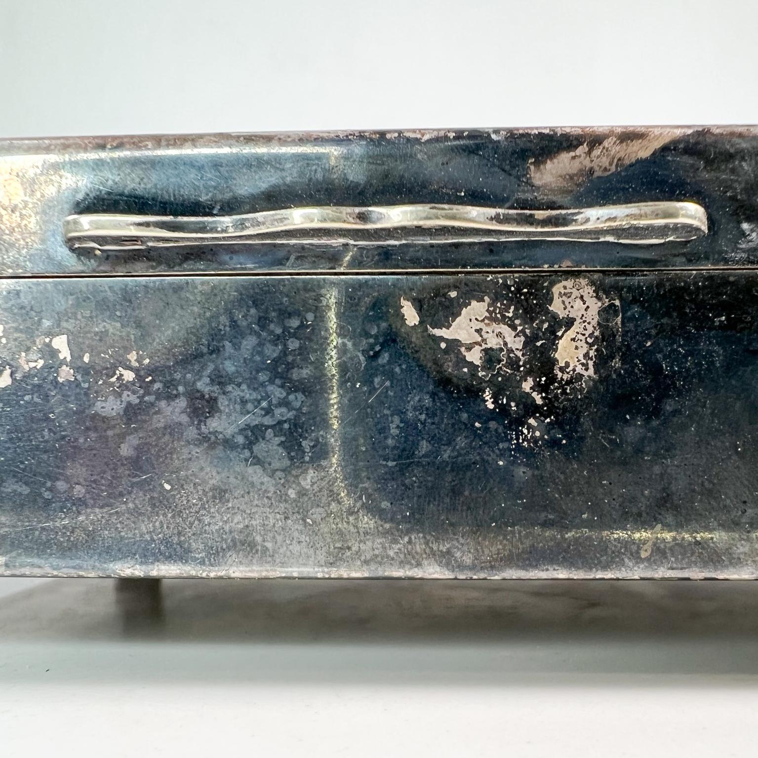 Mid-20th Century 1950s England Fancy Aristocrat Vintage Silverplate Keepsake Box