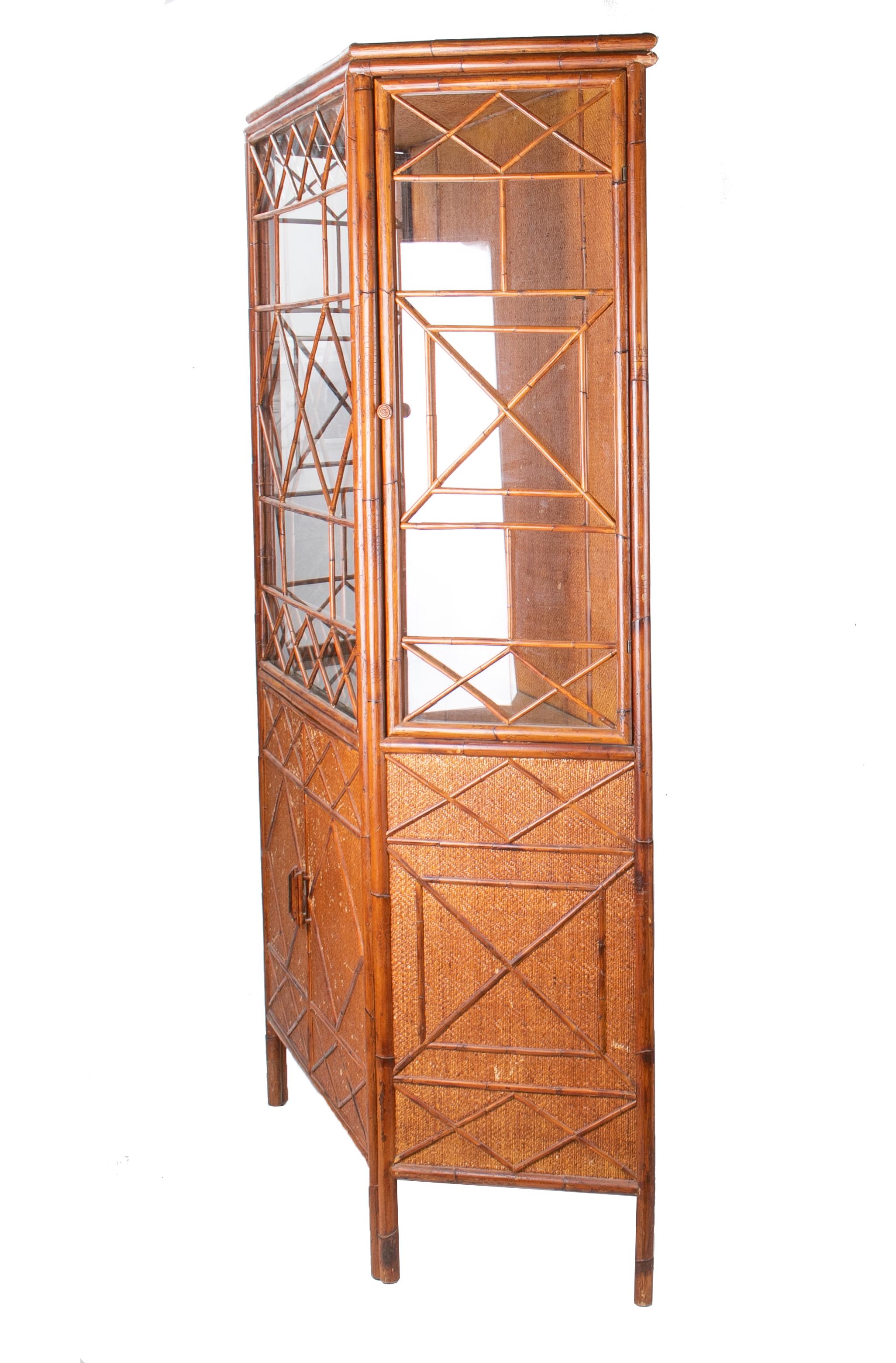 1950s English Bamboo and Rattan Glass Cabinet In Good Condition In Marbella, ES