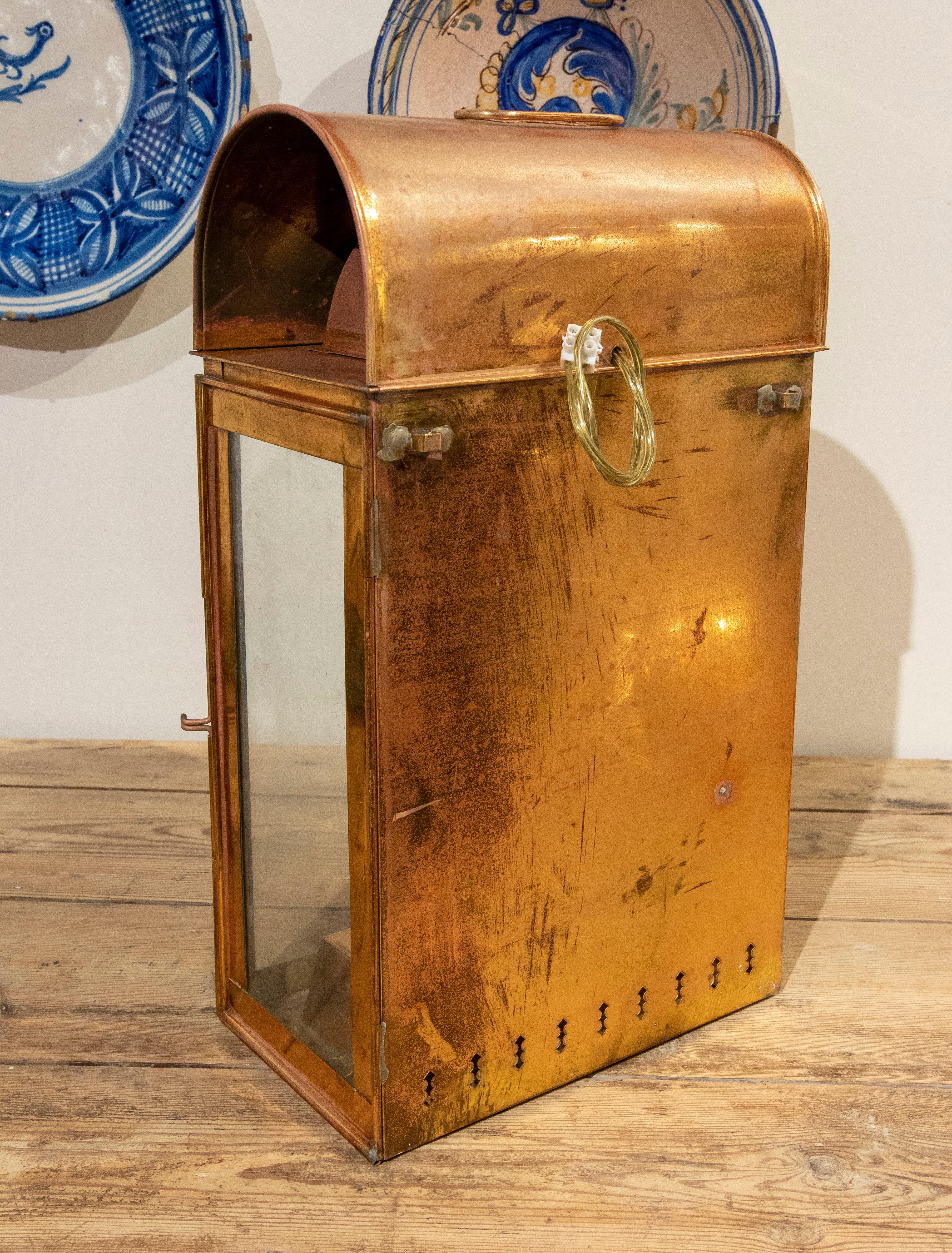 1950s, English Copper Oil Lantern with Glass and Mirror In Good Condition For Sale In Marbella, ES