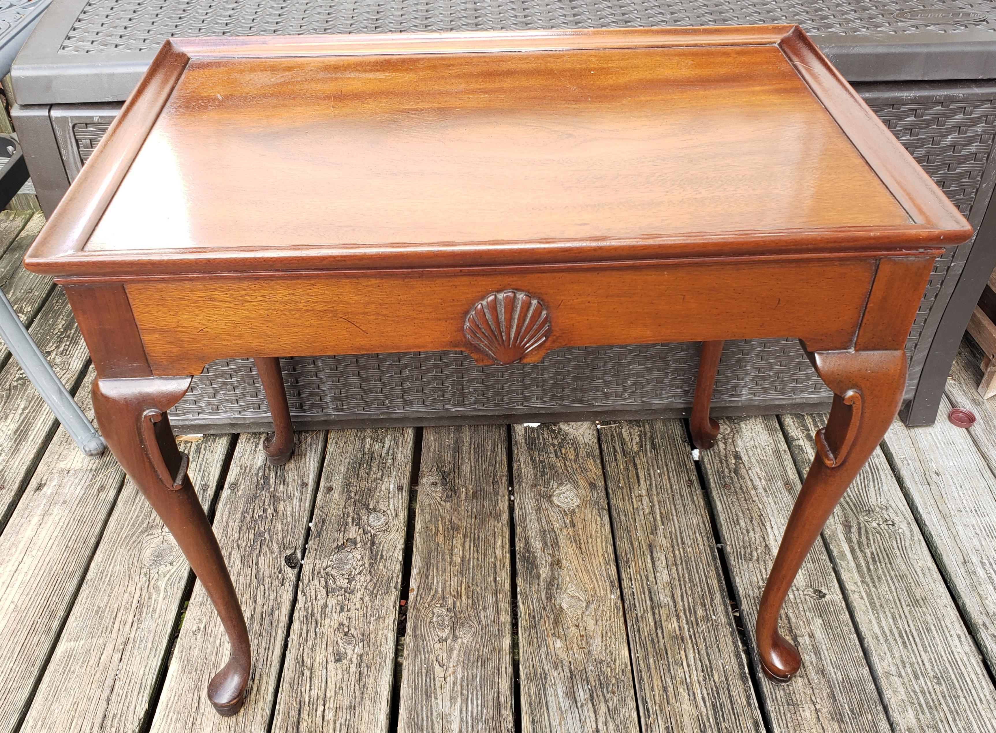 1950s English Mahogany Queen Anne Tray Top Tea Table by Hickory Chair Co. For Sale 3