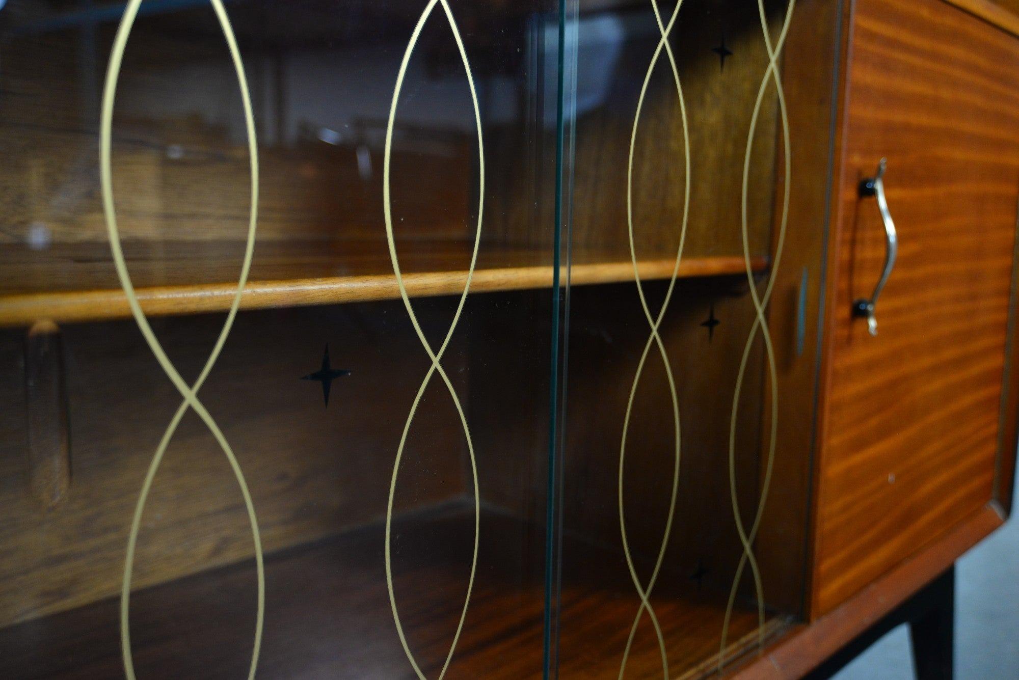 Cabinet de bar moderne anglais des années 1950 + bureau secrétaire en acajou en vente 7