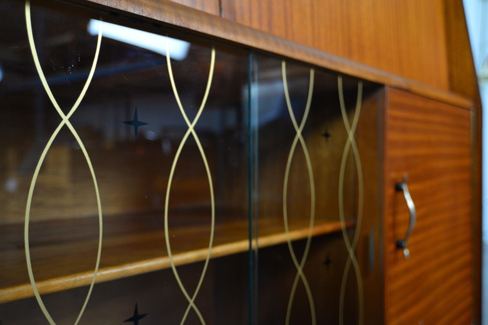 Cabinet de bar moderne anglais des années 1950 + bureau secrétaire en acajou en vente 8