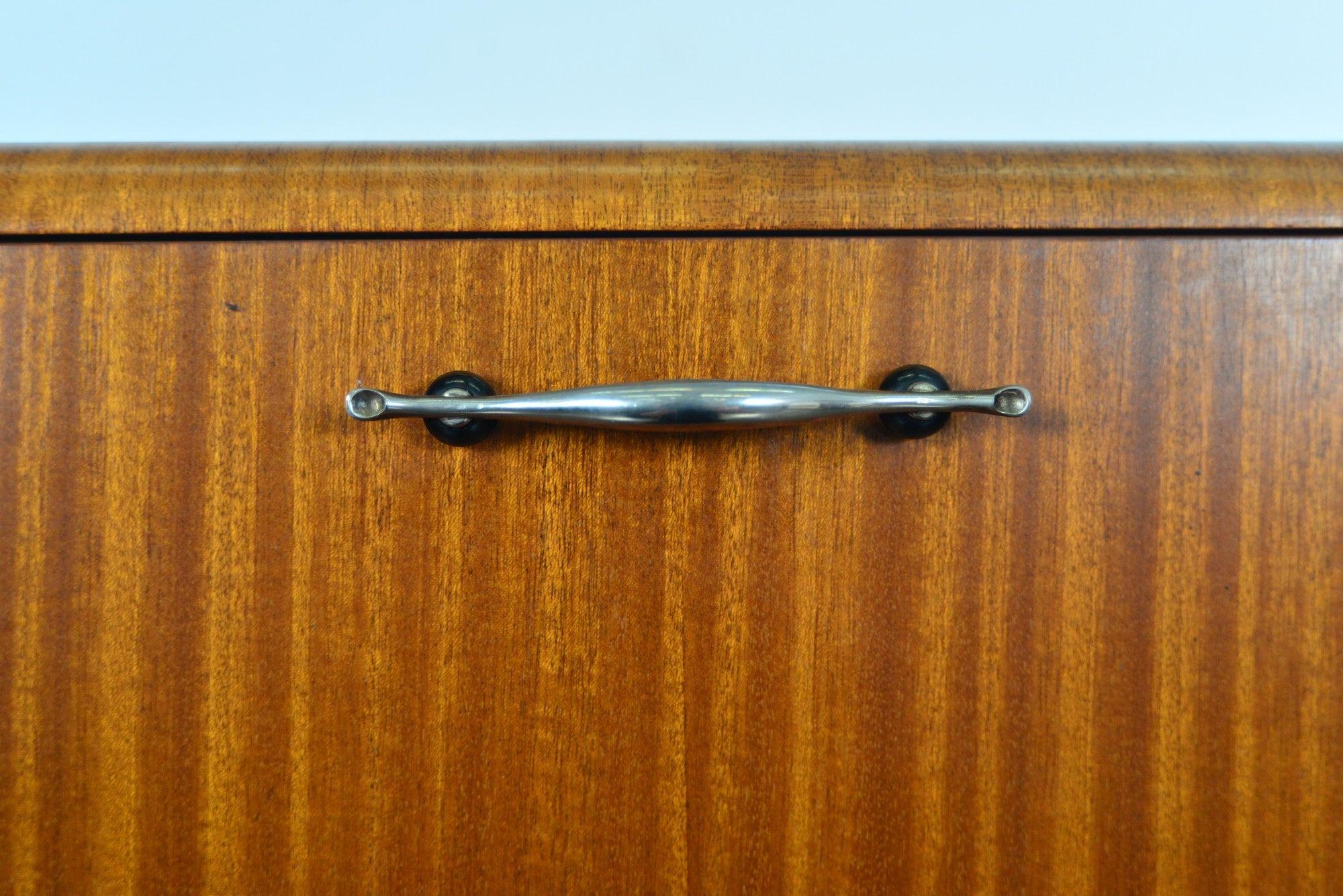 Cabinet de bar moderne anglais des années 1950 + bureau secrétaire en acajou en vente 11