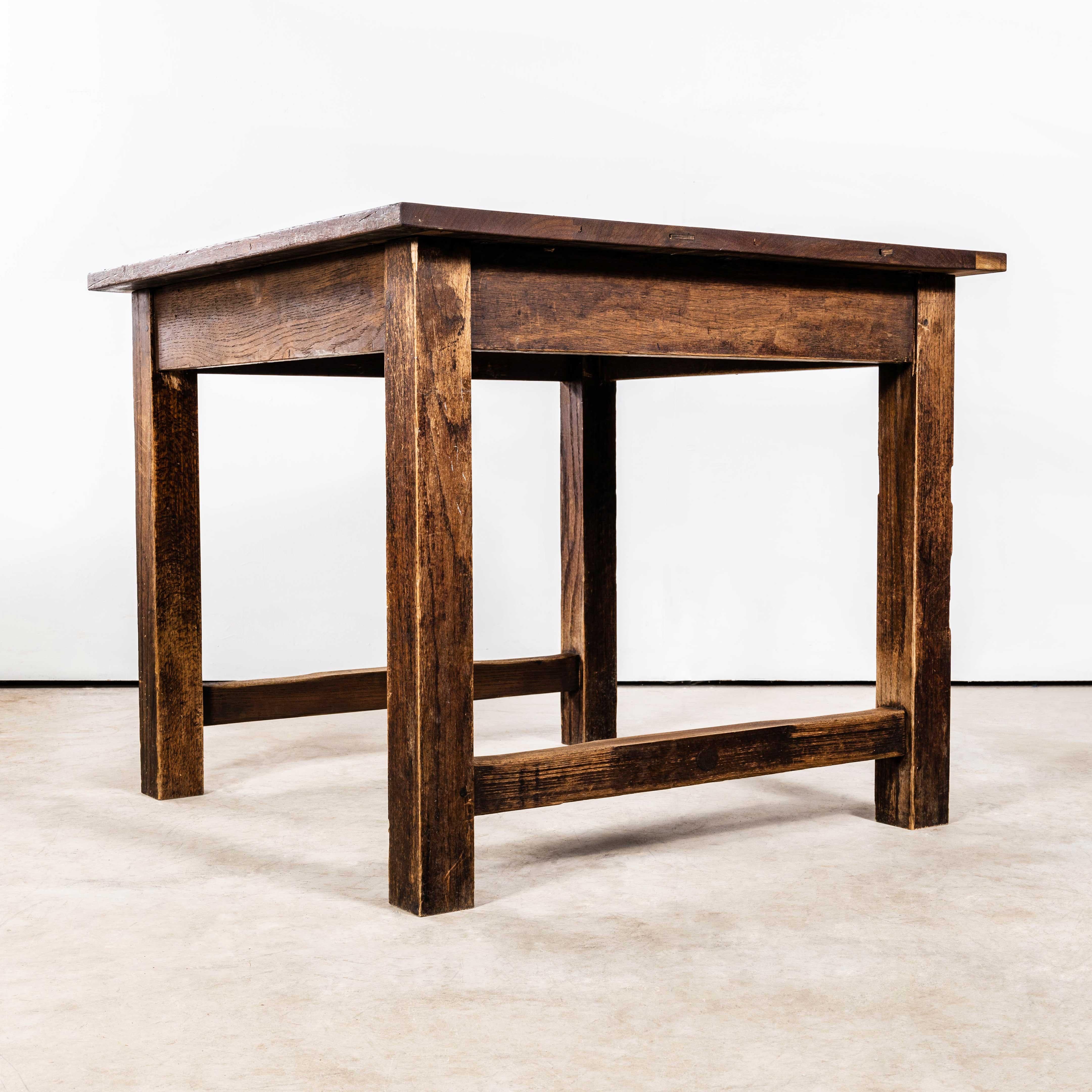 Mesa de laboratorio escolar inglesa de roble e iroko de los años 50 - Cuadrada en Bueno estado para la venta en Hook, Hampshire