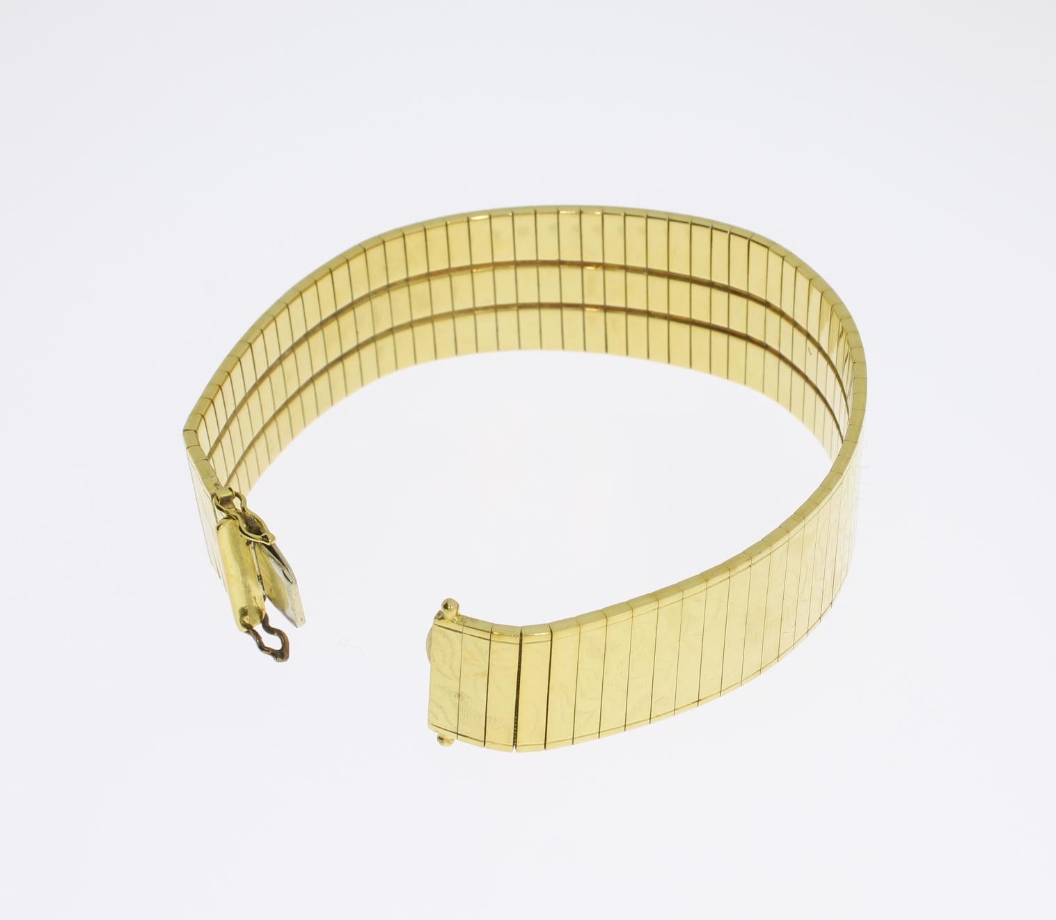 Bracelet gravé en or 18 carats des années 1950 Pour femmes en vente