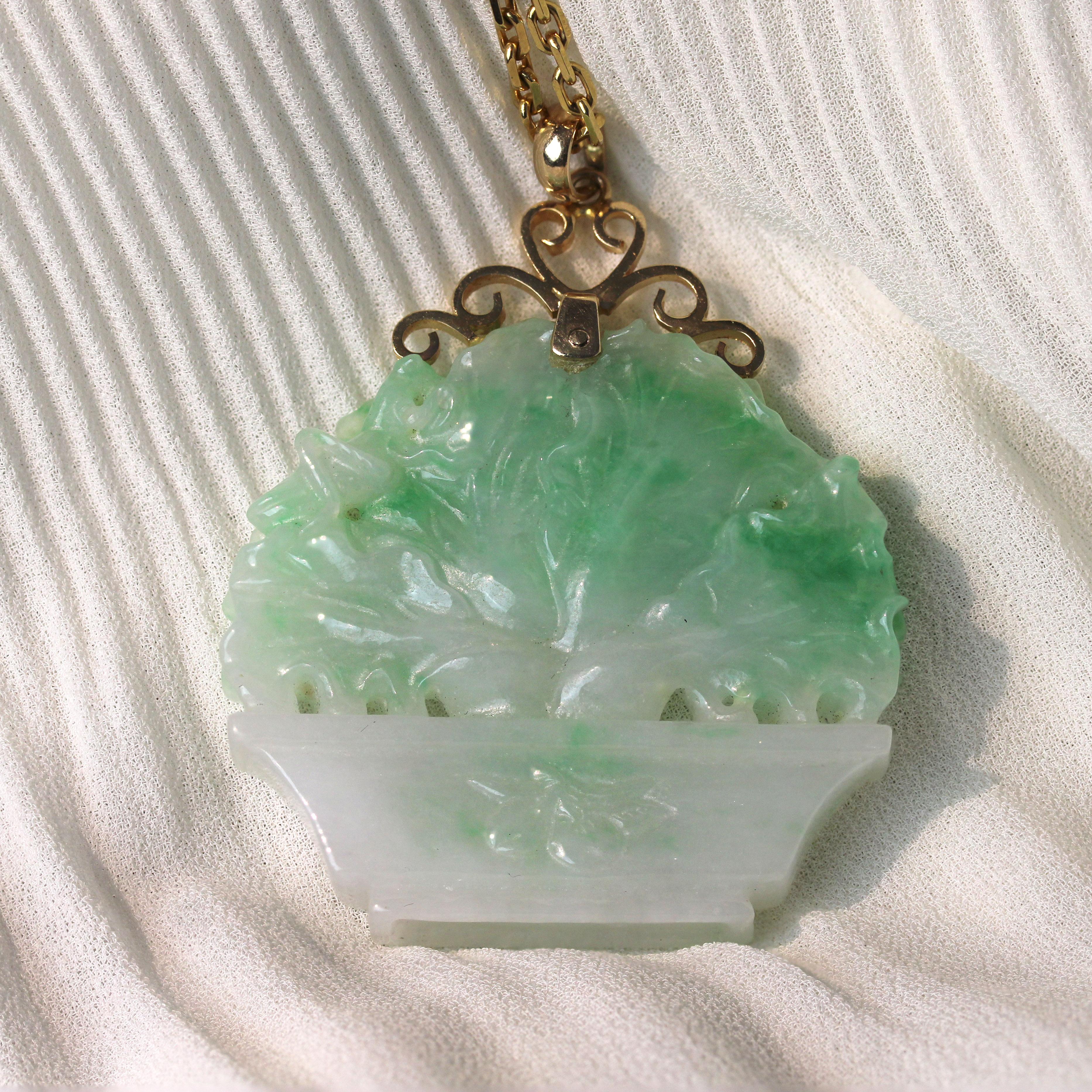 Retro 1950s Engraved Jade 18 Karat Yellow Gold Bonsai Pendant For Sale