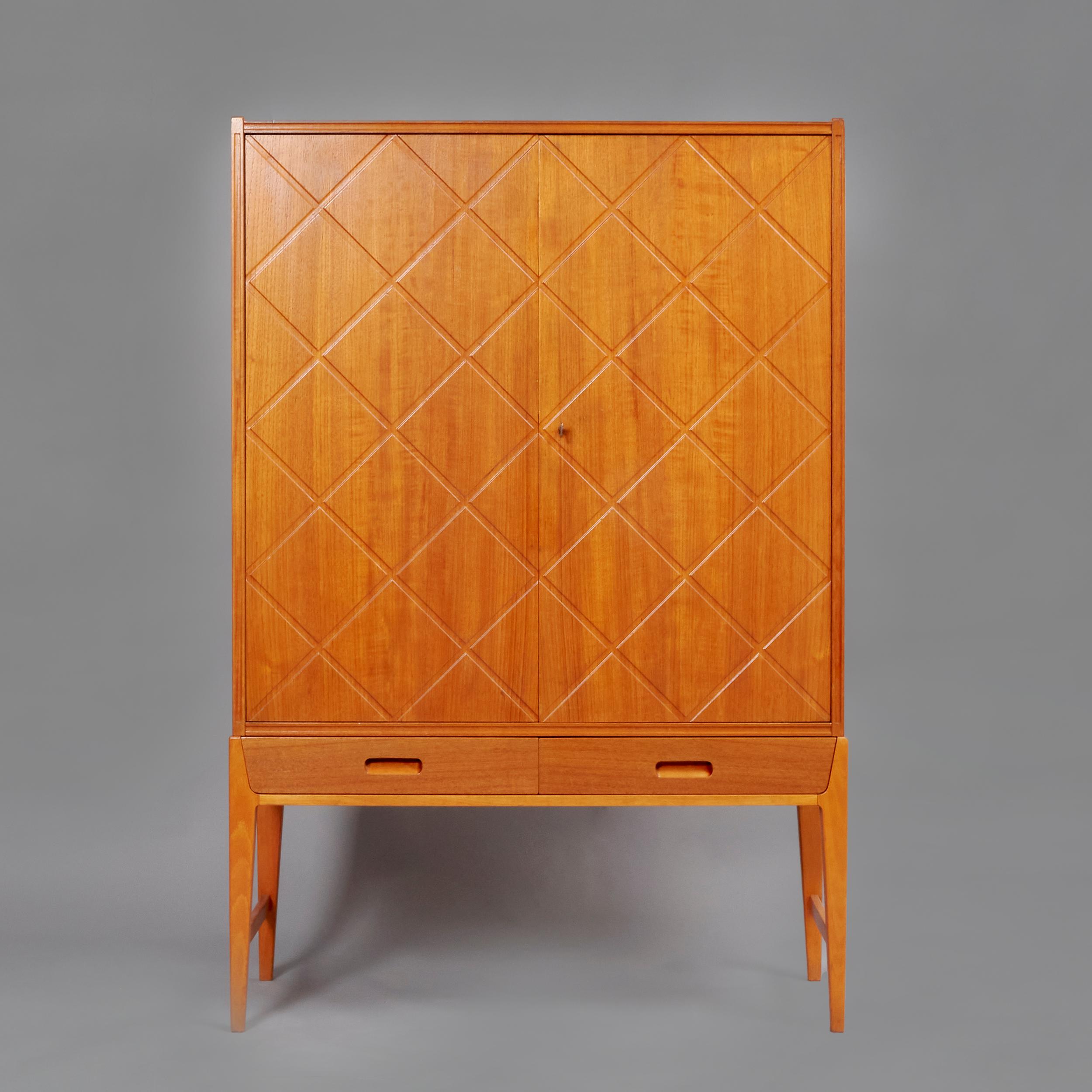 Cabinet, Linen Cabinet in teak wood designed by Eric Johansson for Abrahamssons Möbelfabrik. Sweden, 50s.

Featuring an elaborate carved decoration in diagonal squares and elegant disposition of drawers. 

Excellent restored condition that may