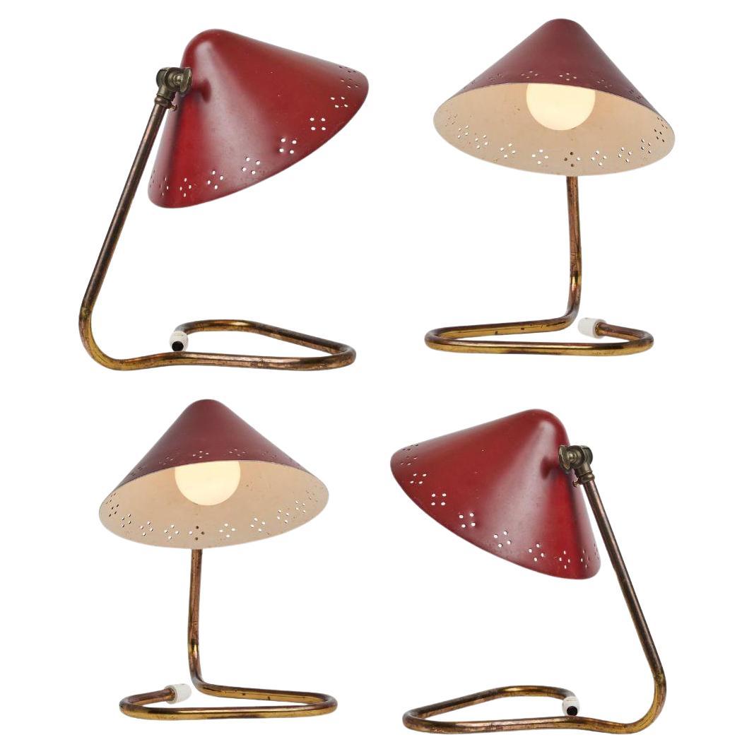1950er Erik Warna 'GK14' Rote Tischlampen mit perforiertem Schirm im Angebot