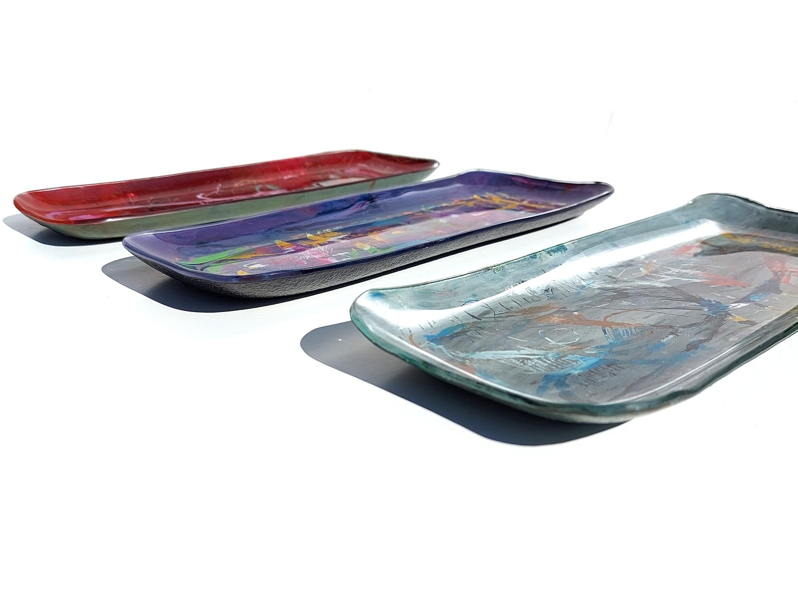 Milieu du XXe siècle 3 assiettes italiennes du milieu du siècle en cristal incurvé peintes abstraites Erwin Burger des années 1950 en vente