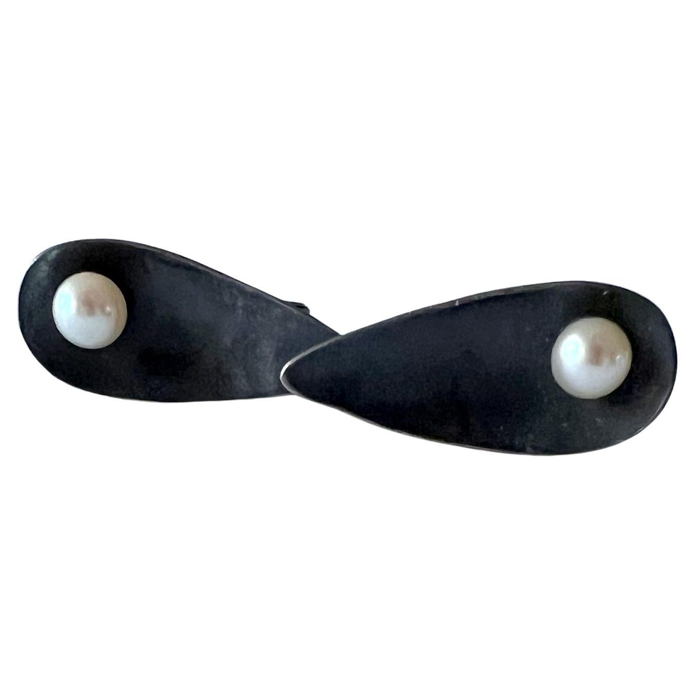 1950s American modernist sterling silver and pearl cufflinks created by Esther Lewittes of Los Angeles, California.  Cufflinks measure 3/8