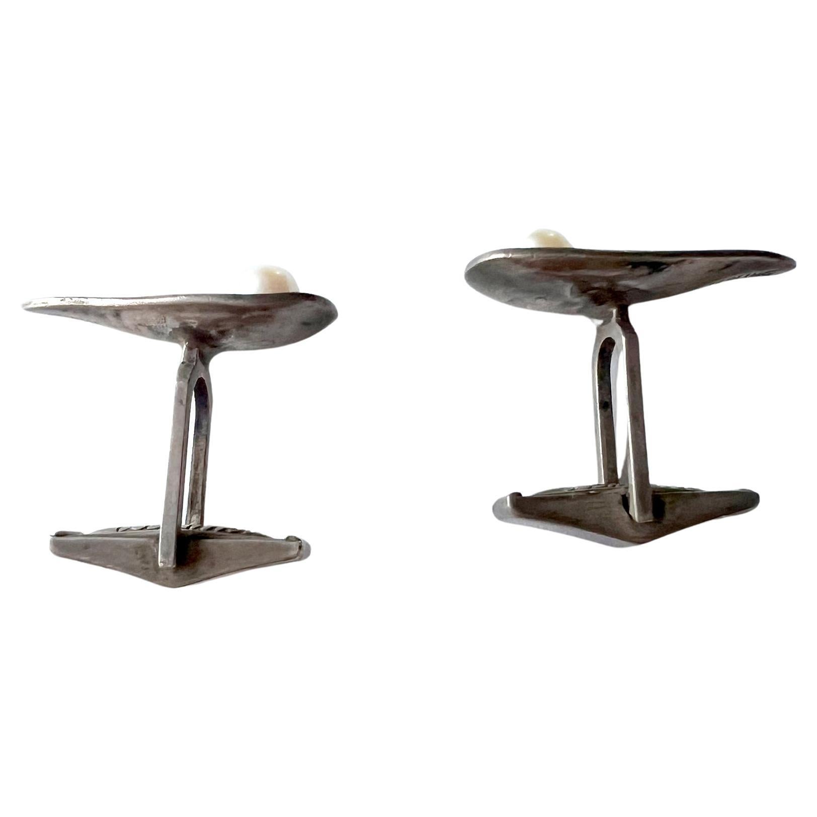 1950s Esther Lewittes American Modernist Sterling Silver Pearl Eye Cufflinks In Good Condition For Sale In Palm Springs, CA
