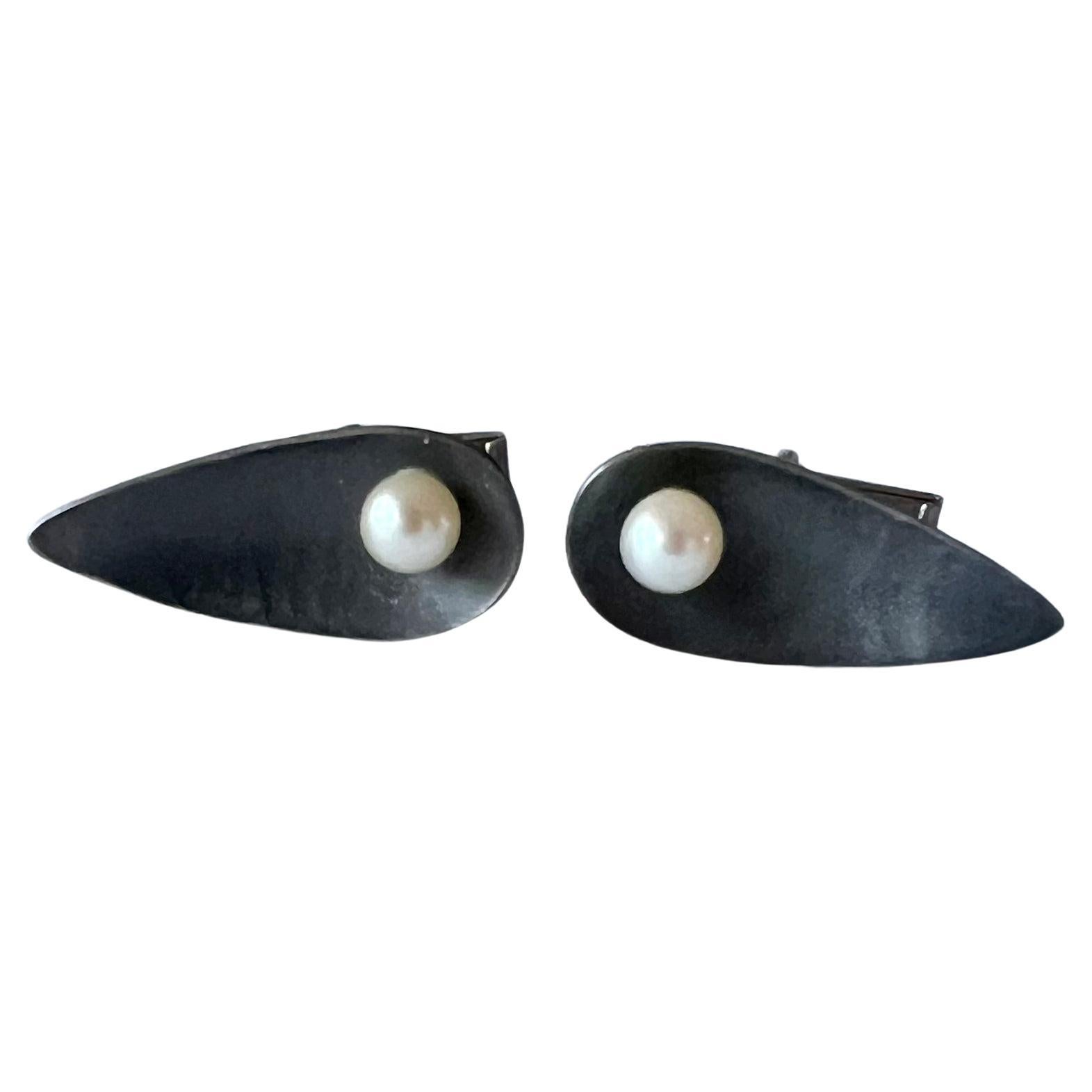 Women's or Men's 1950s Esther Lewittes American Modernist Sterling Silver Pearl Eye Cufflinks For Sale