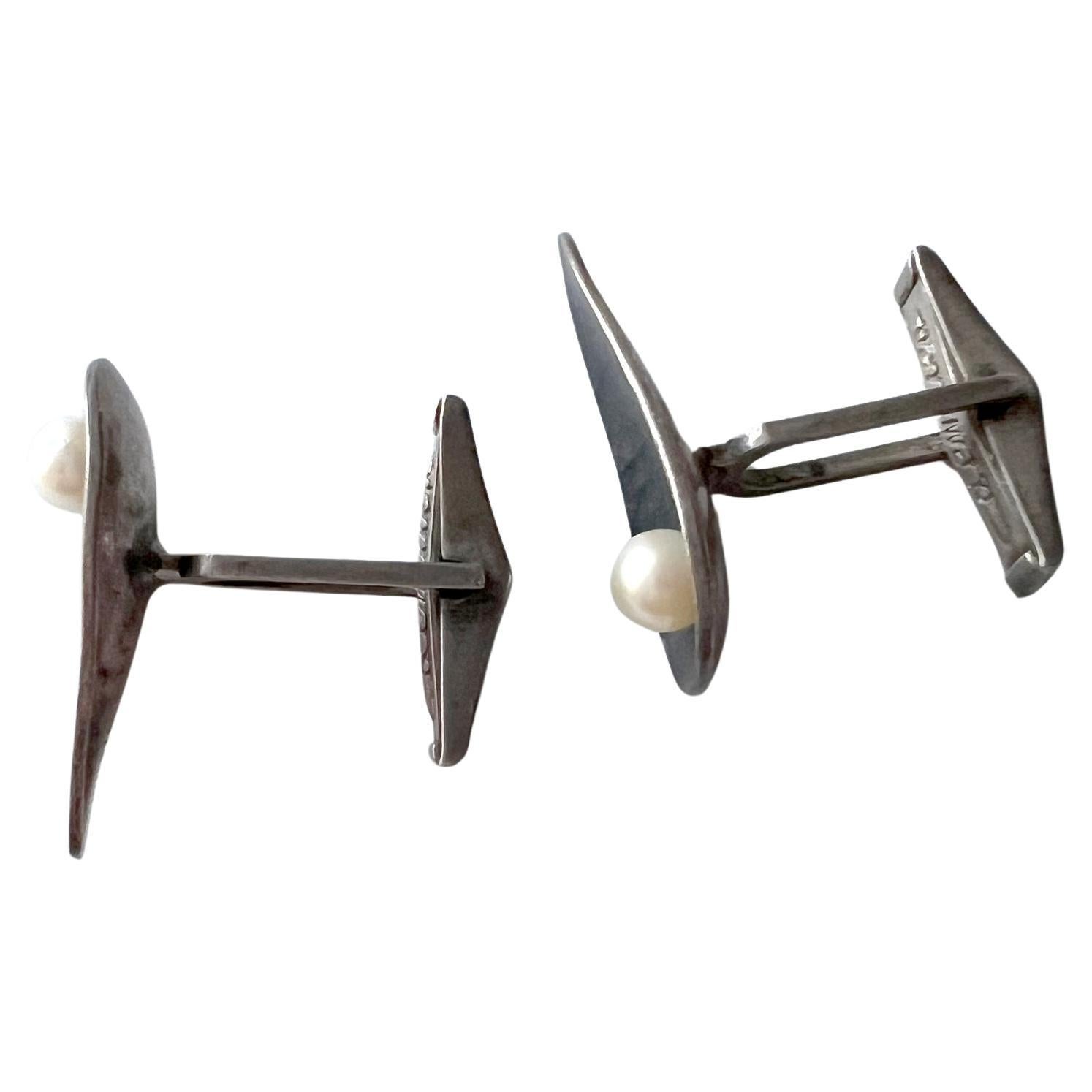 1950s Esther Lewittes American Modernist Sterling Silver Pearl Eye Cufflinks For Sale 2